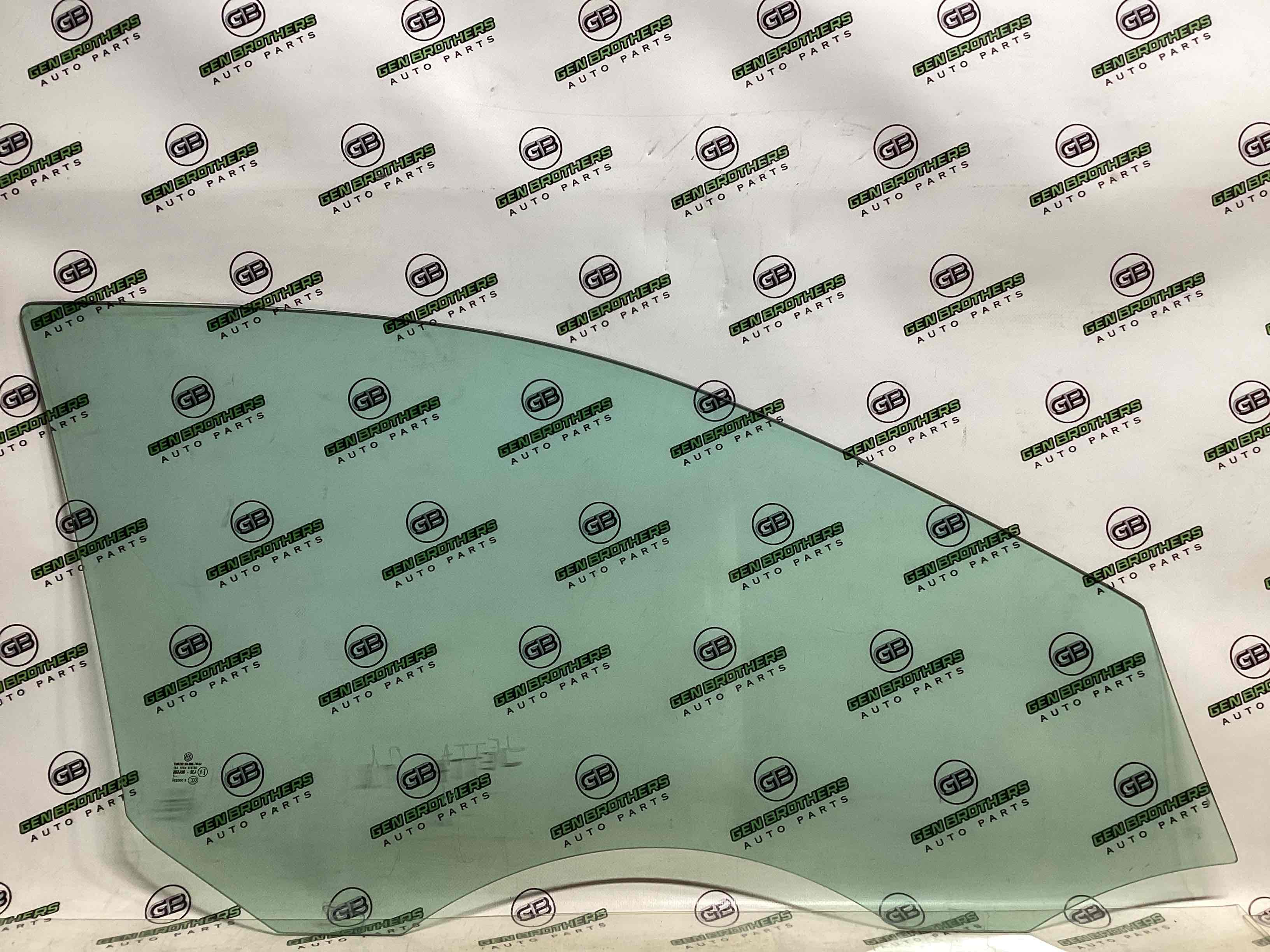 Скло переднє ліве