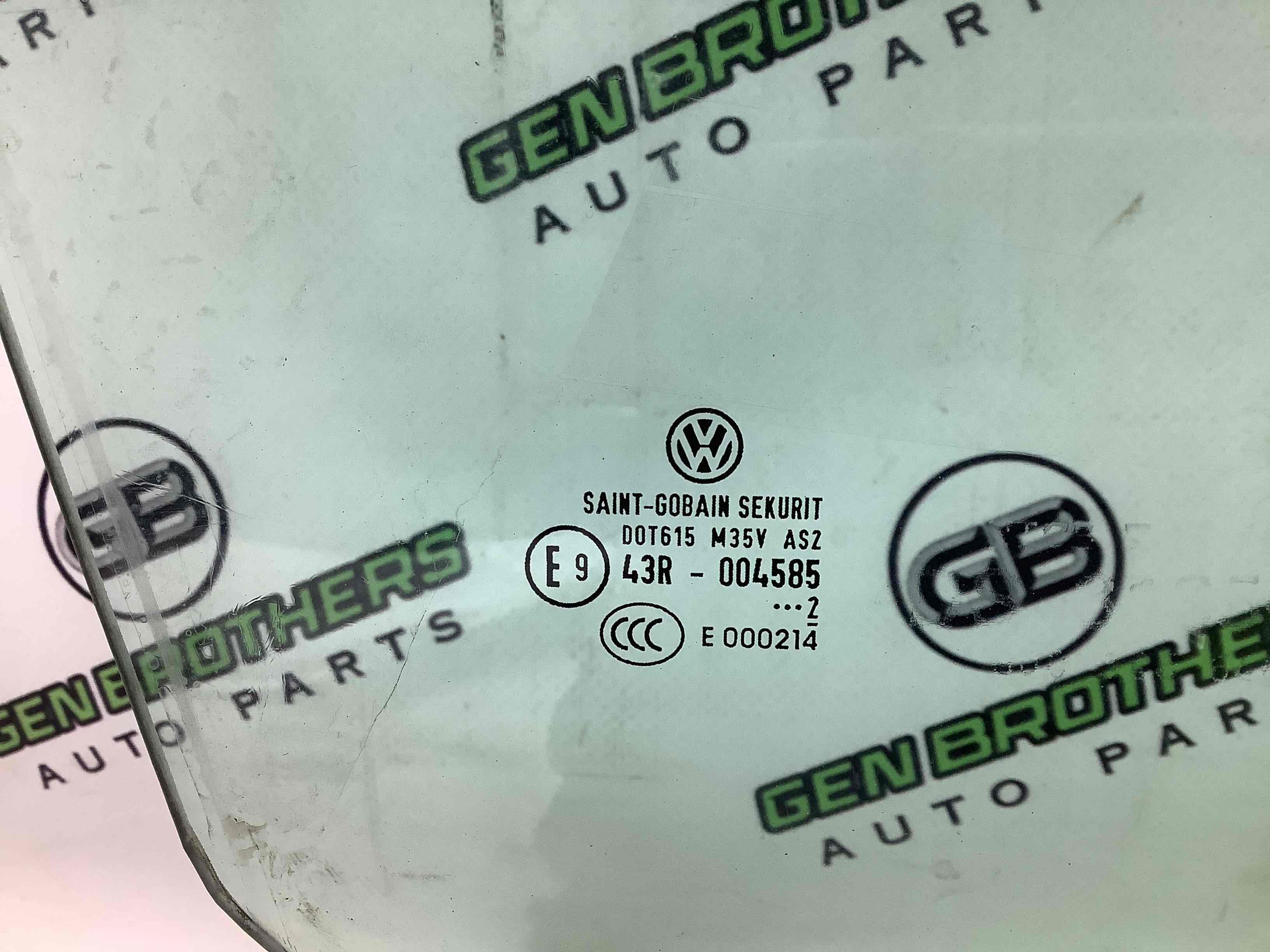 Скло переднє праве