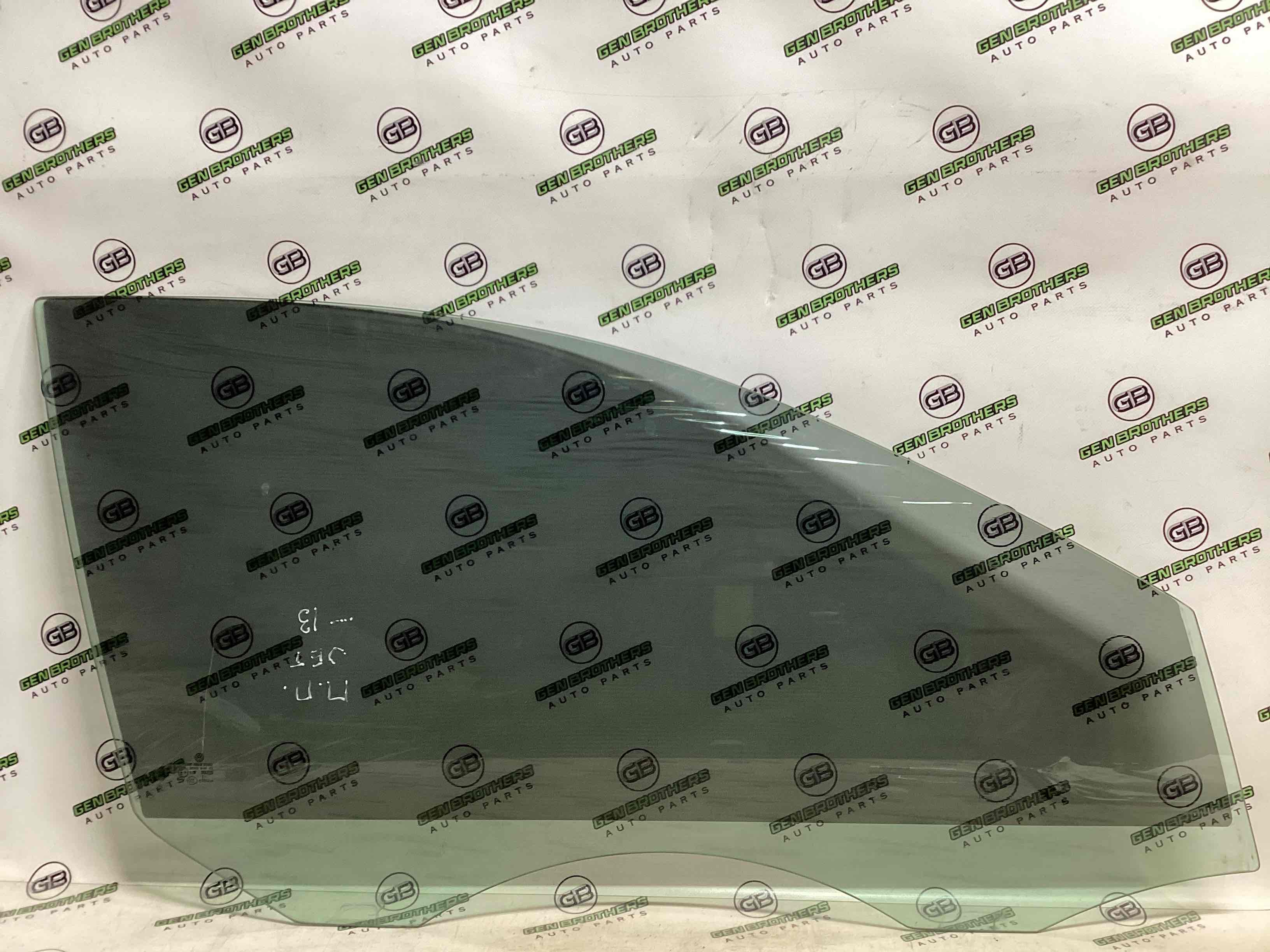 Скло переднє праве