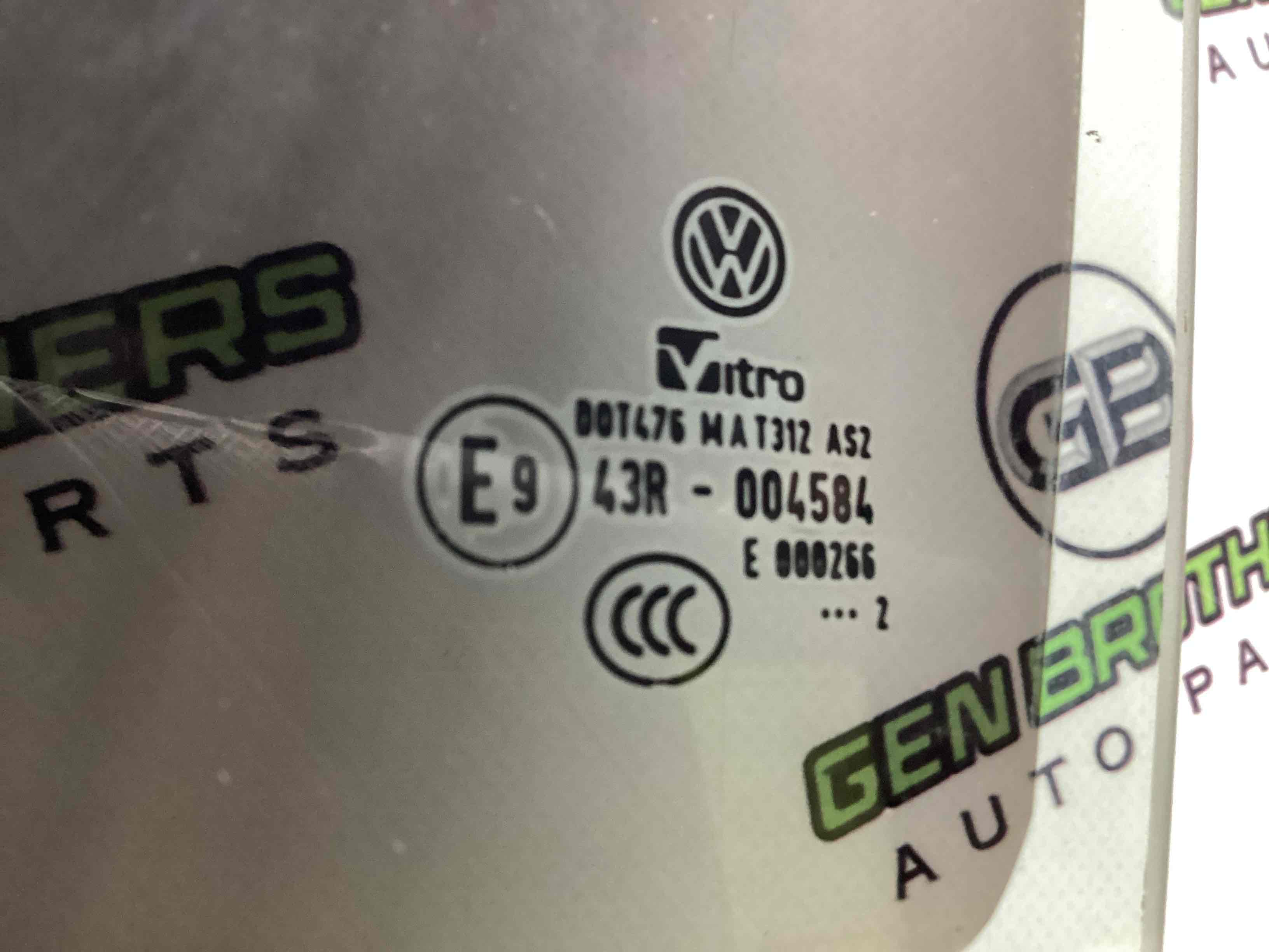 Скло заднє ліве