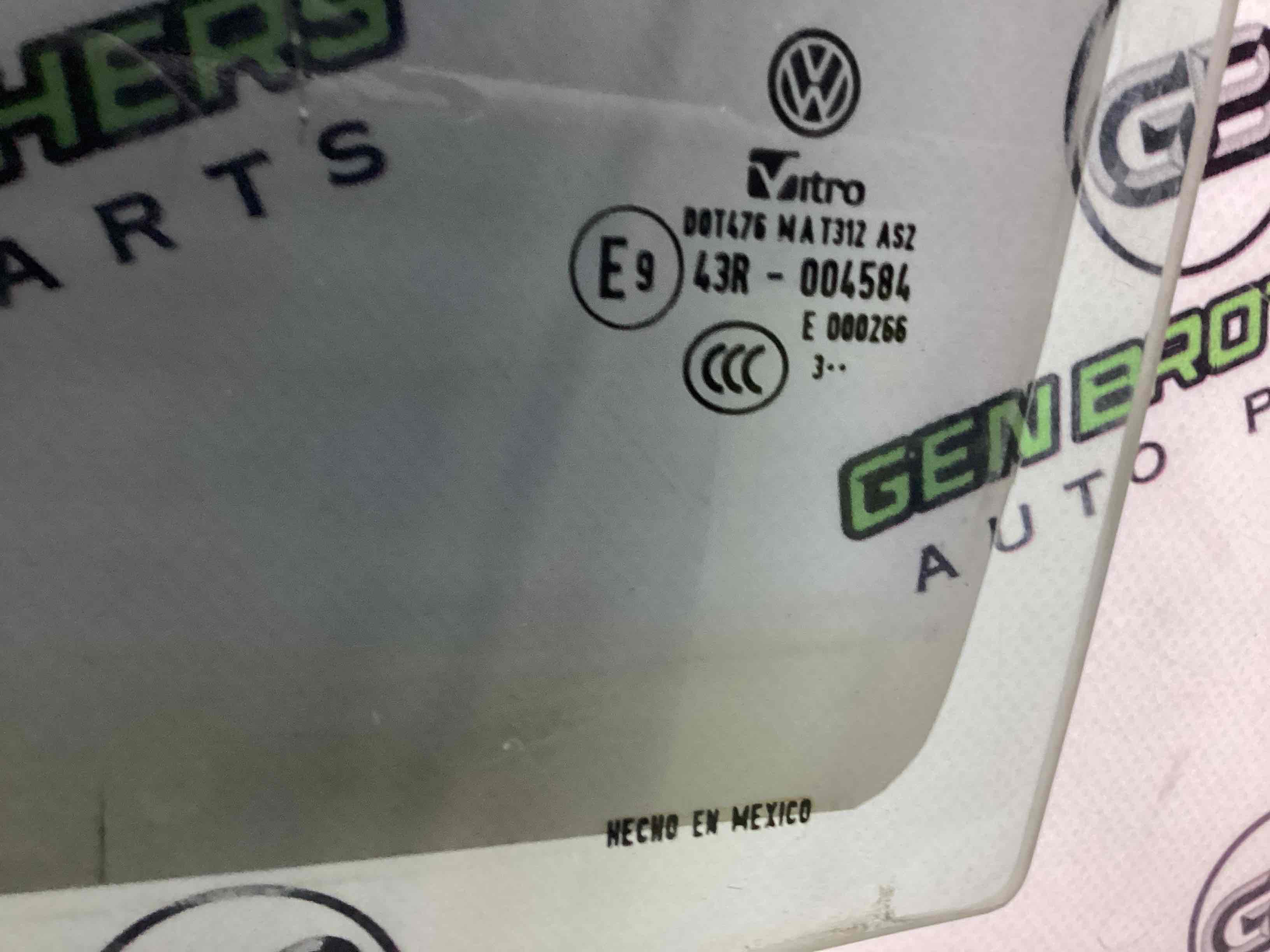 Скло заднє ліве