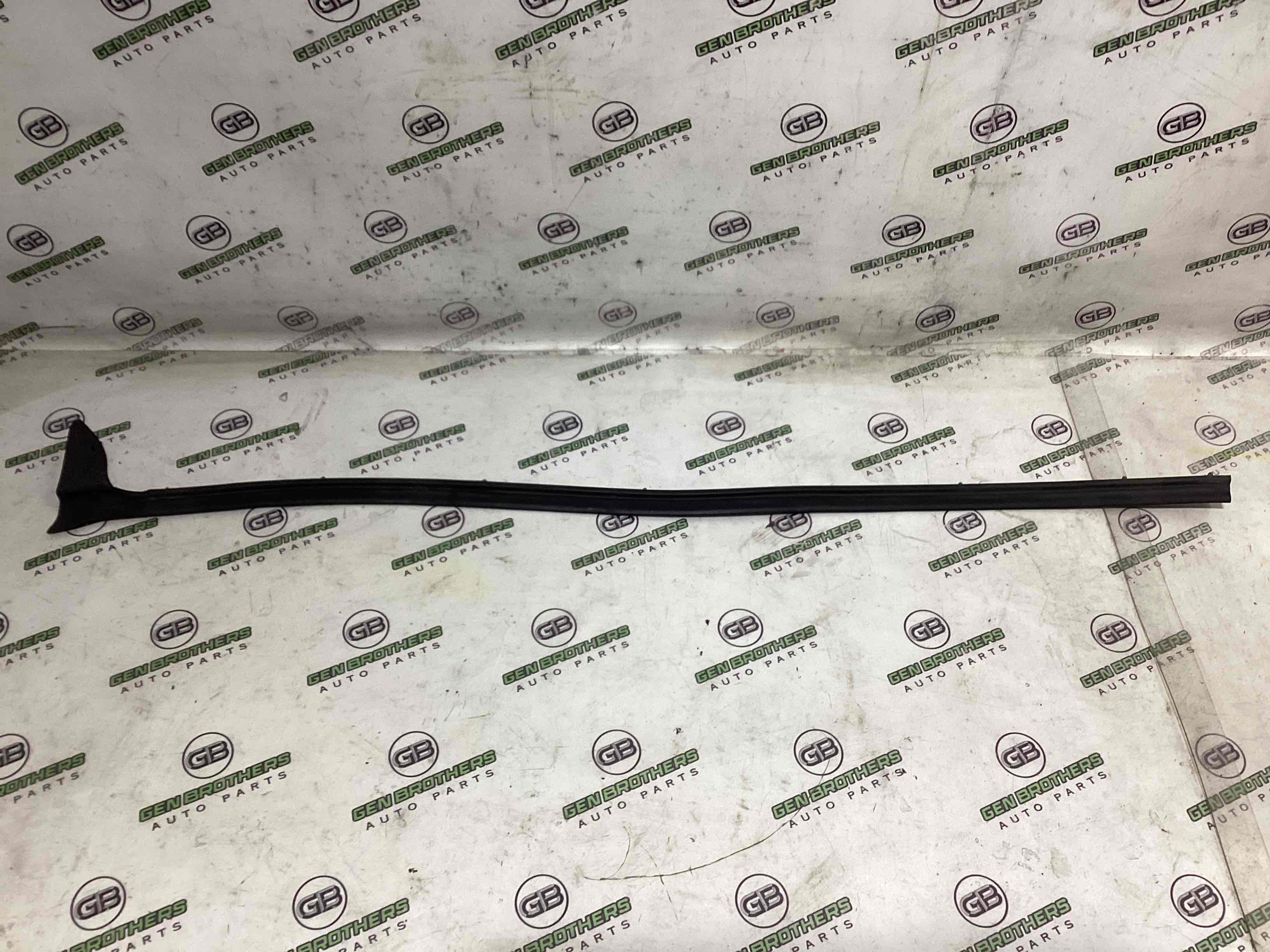 Ущільнювач скла, двері