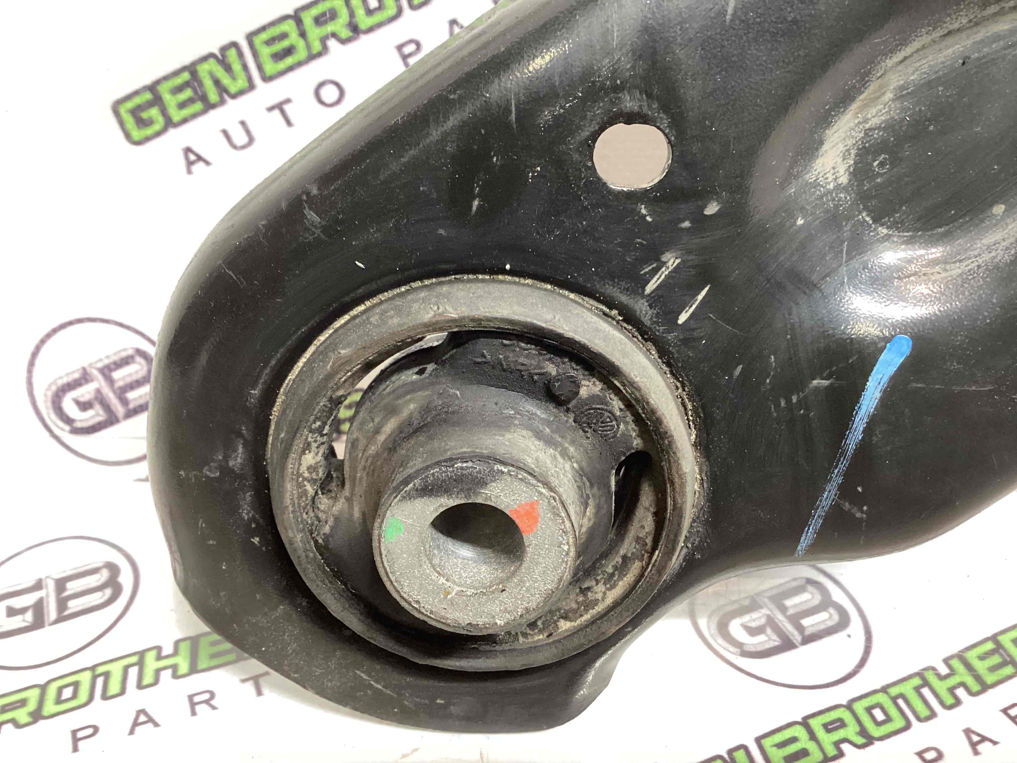 Важіль передній правий