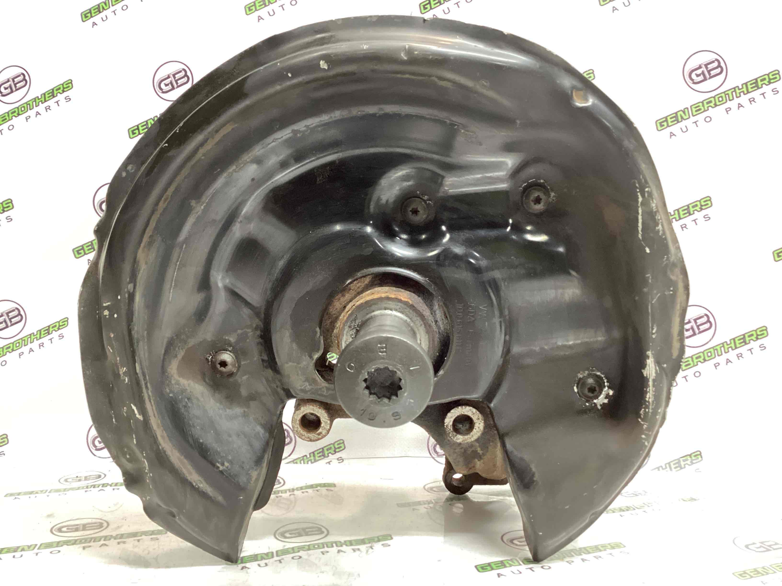 Кулак задній лівий