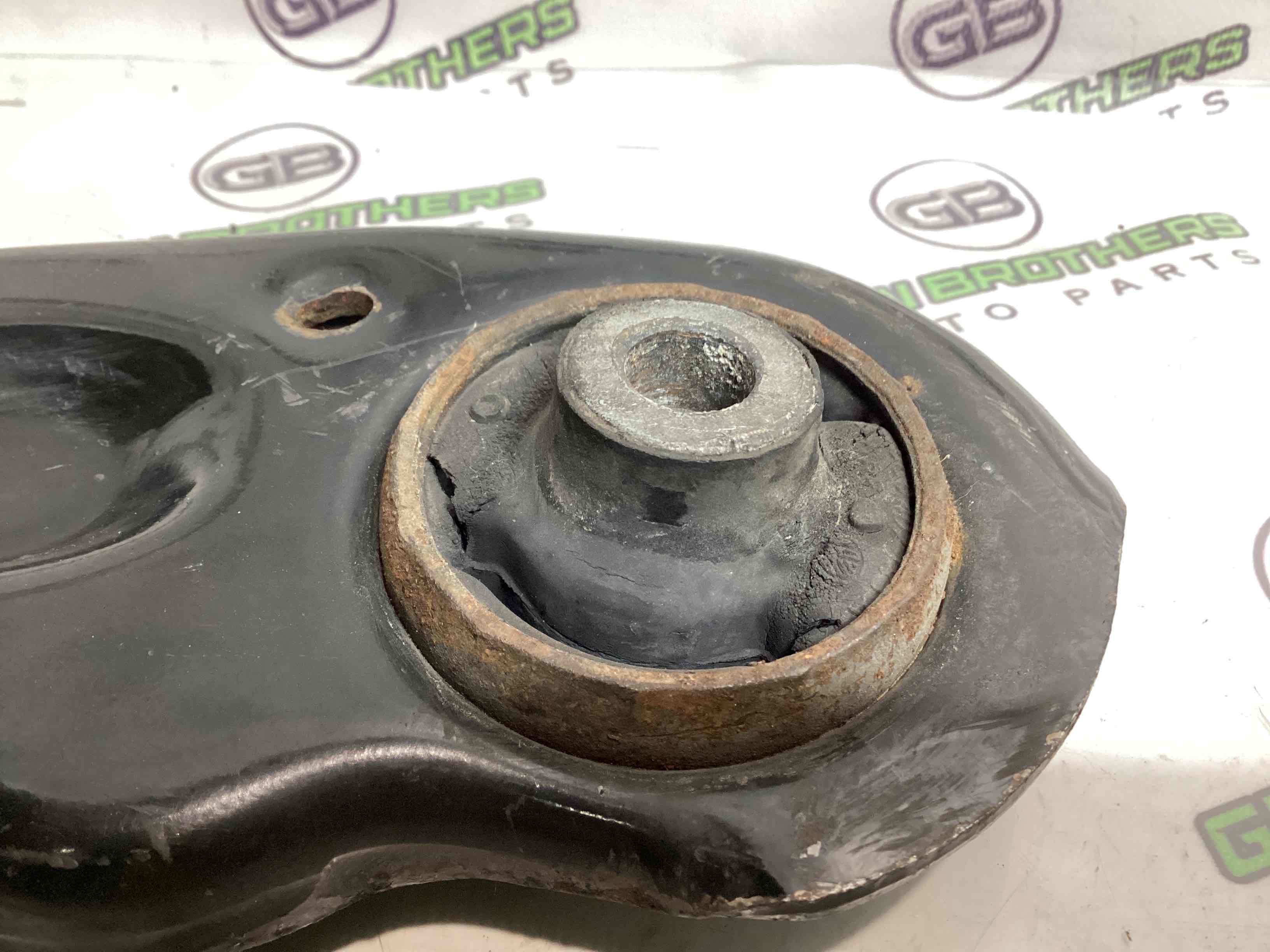 Важіль передній лівий