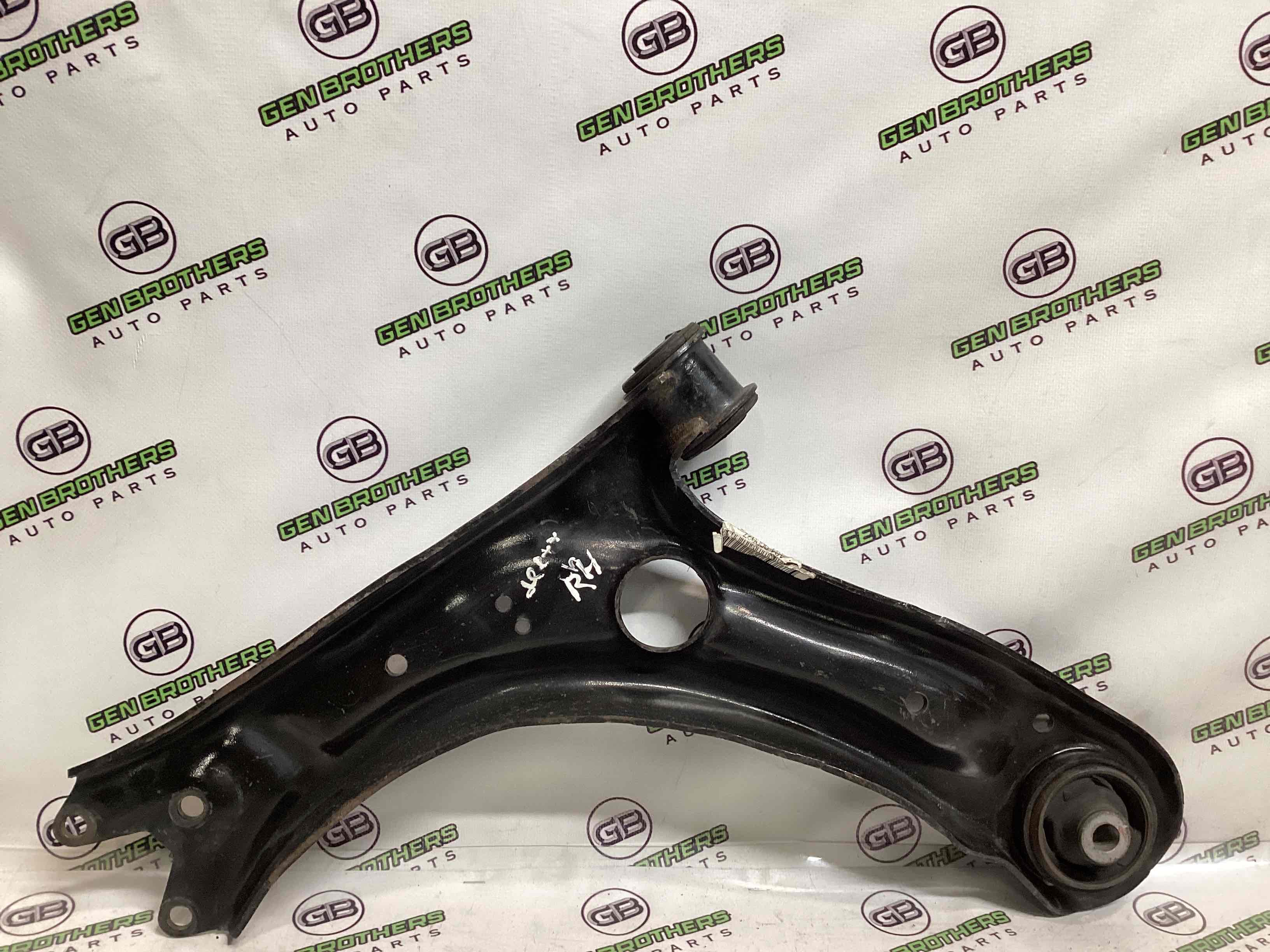 Важіль передній правий