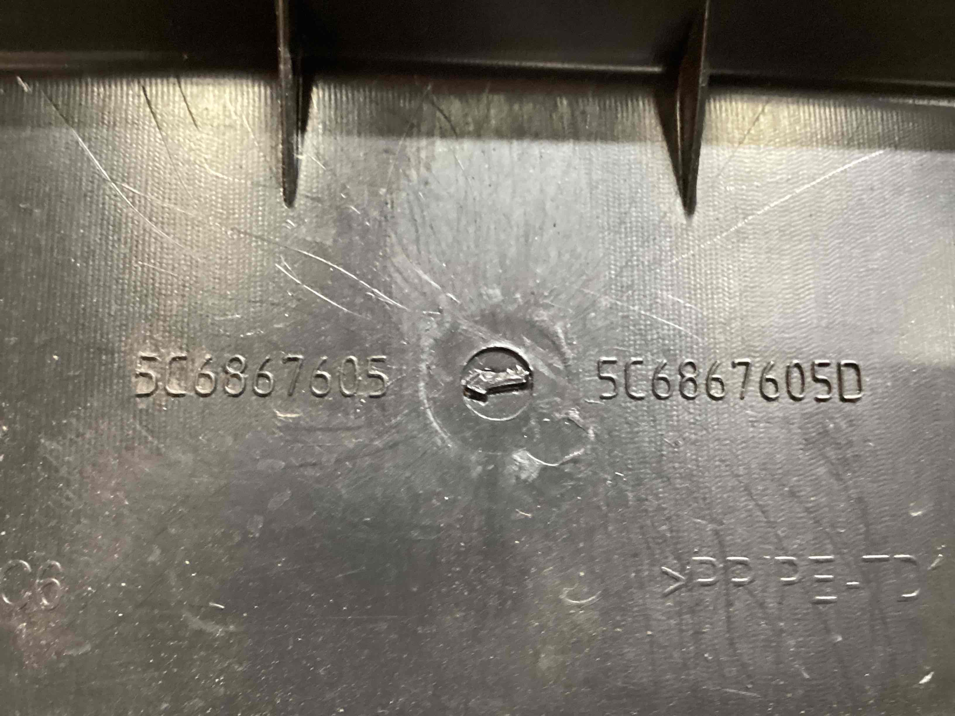 Обшивка кришки багажника