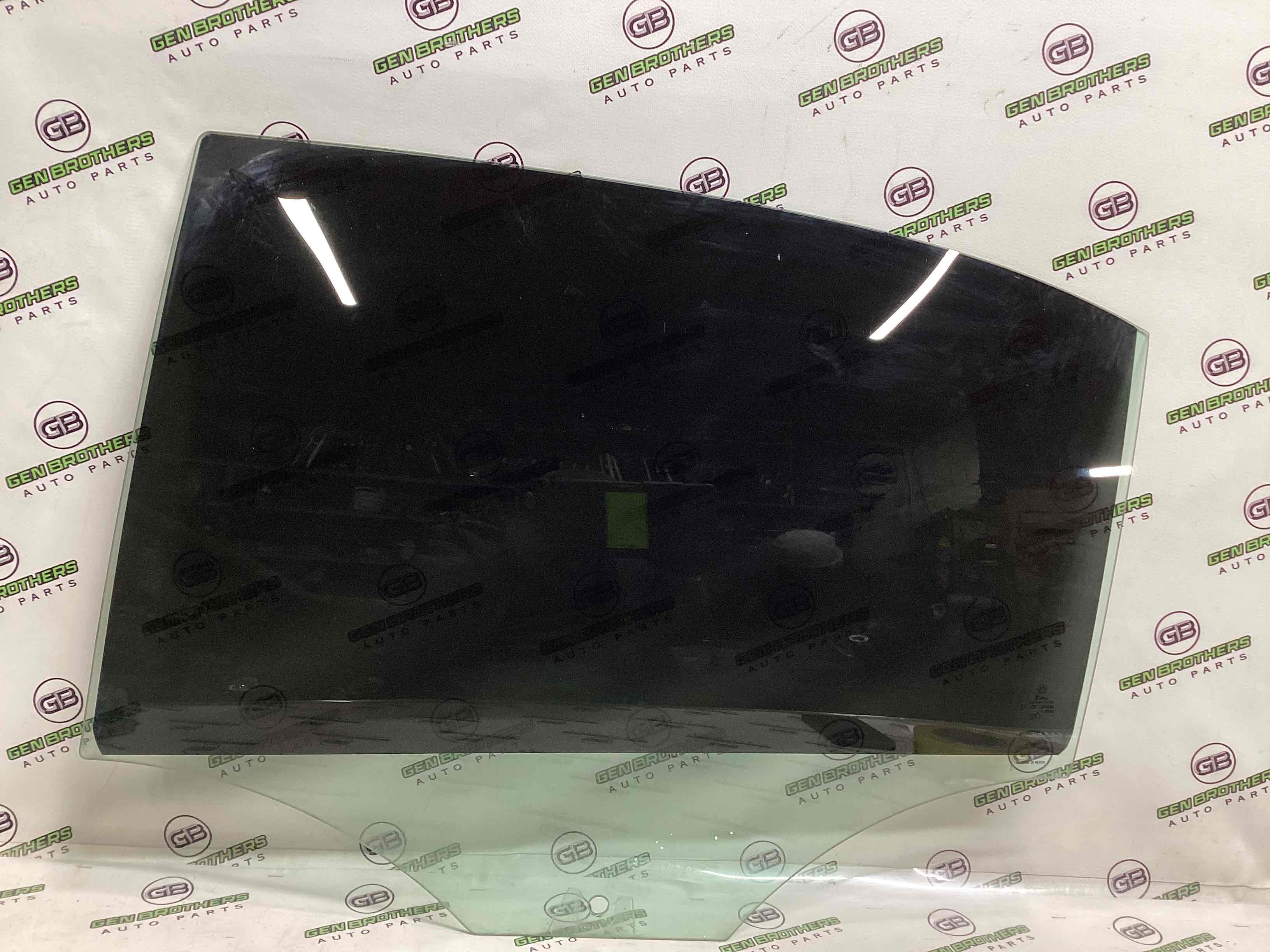 Скло заднє ліве