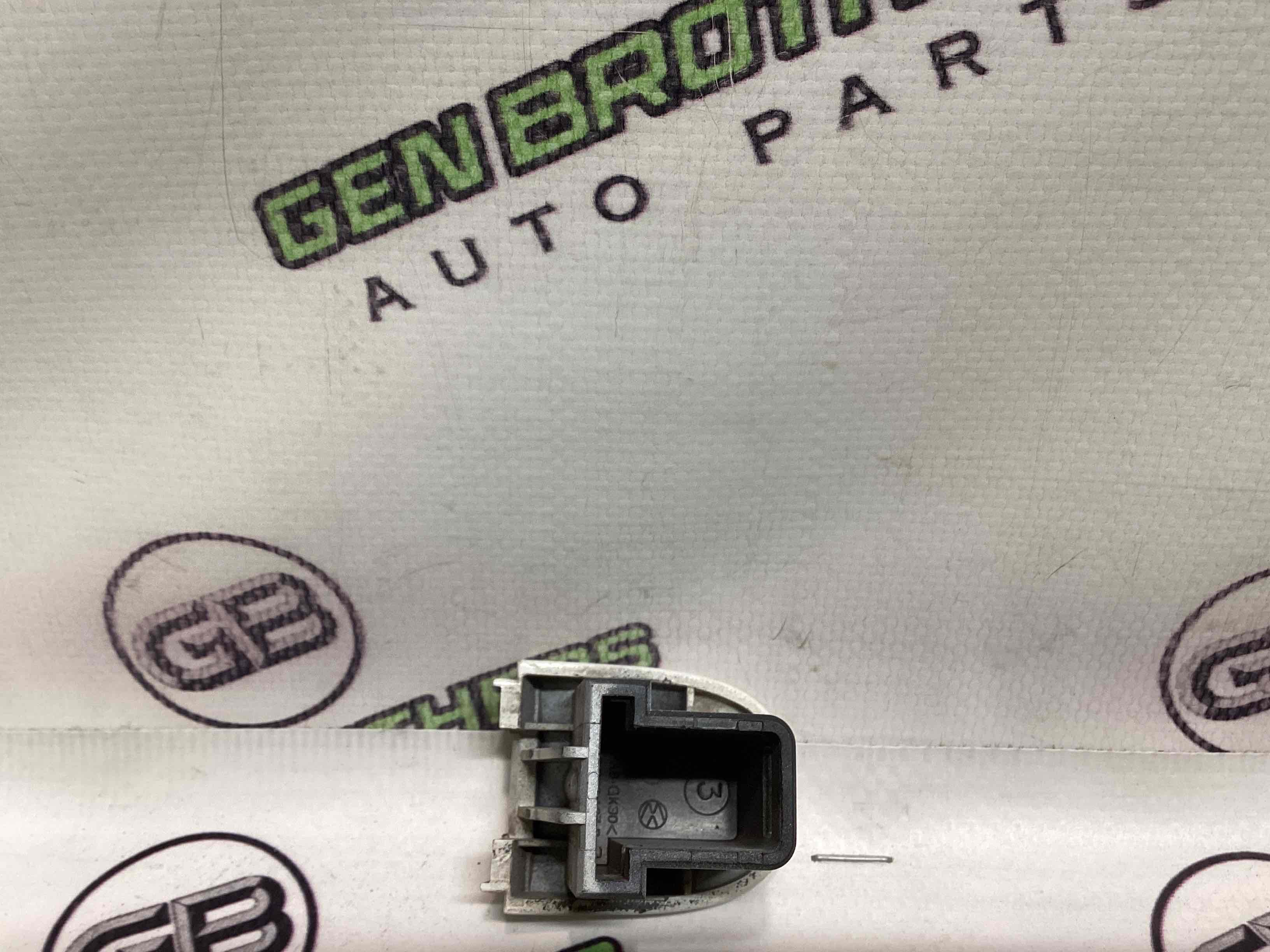 Заглушка ручки дверей