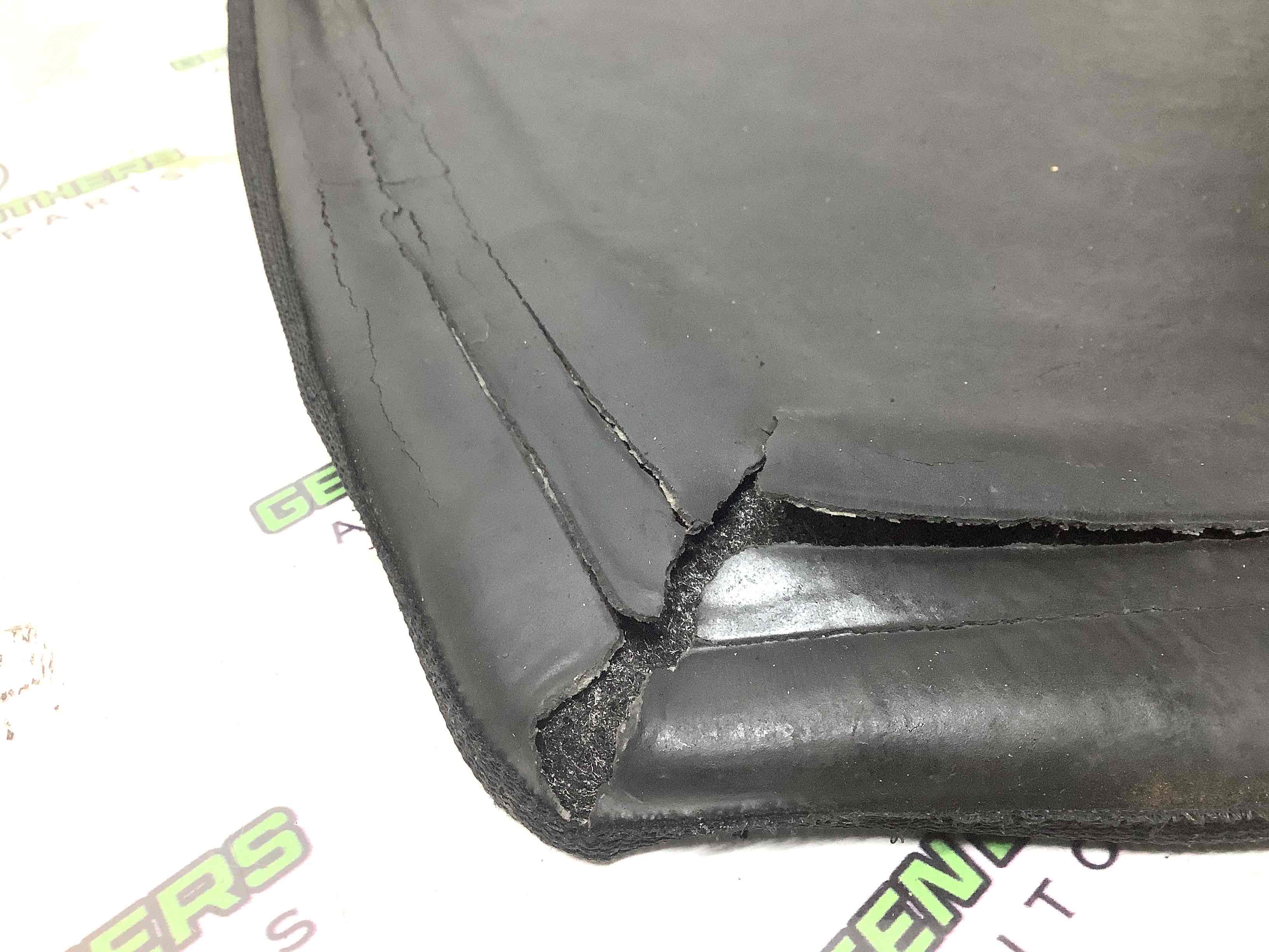 Підлогове покриття багажника, полиця багажника