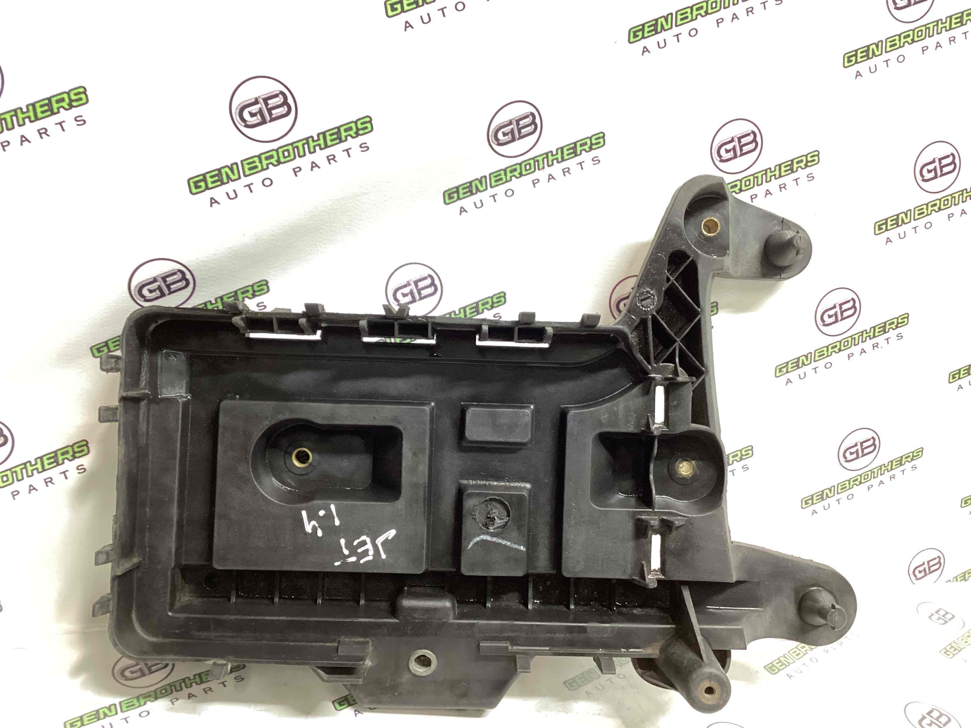 Полиця акумулятора, кришка, кріплення майданчик АКБ