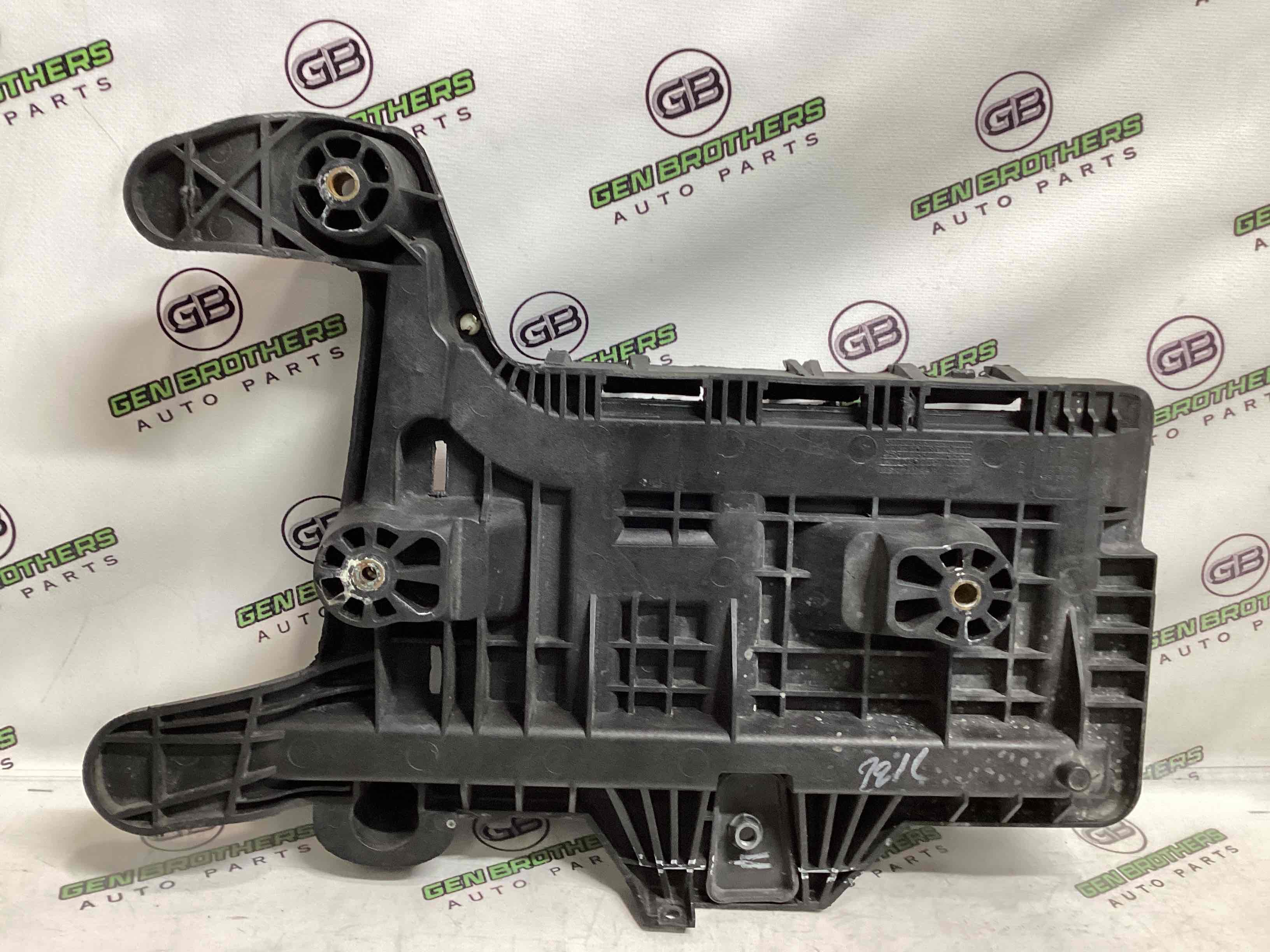 Полиця акумулятора, кришка, кріплення майданчик АКБ