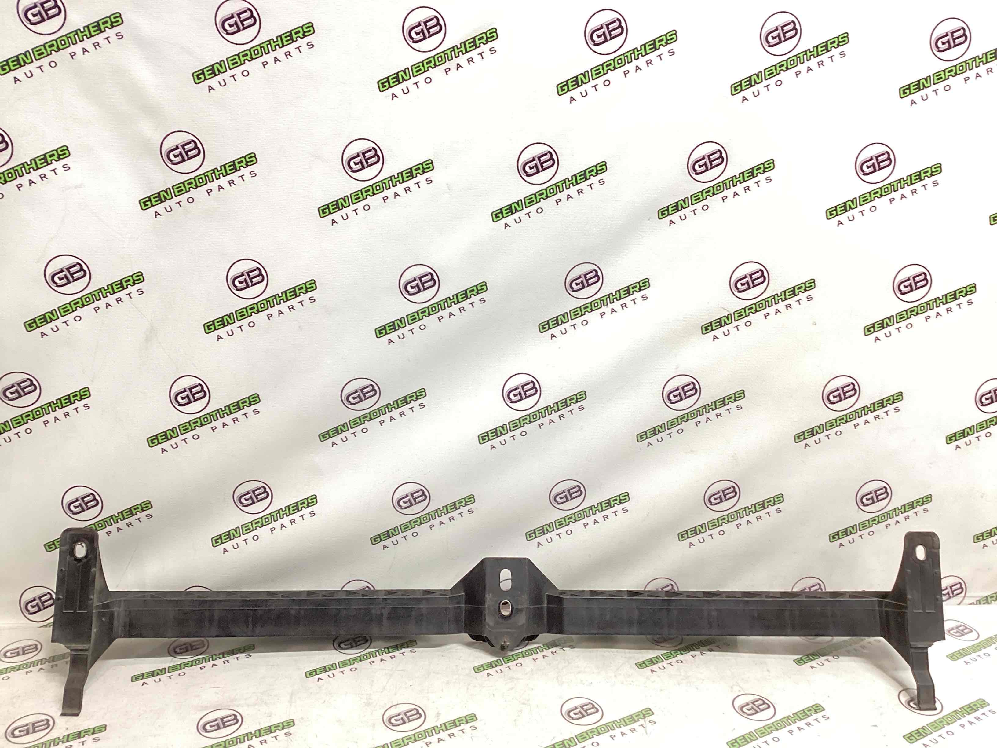 Кріплення переднього бампера центральне