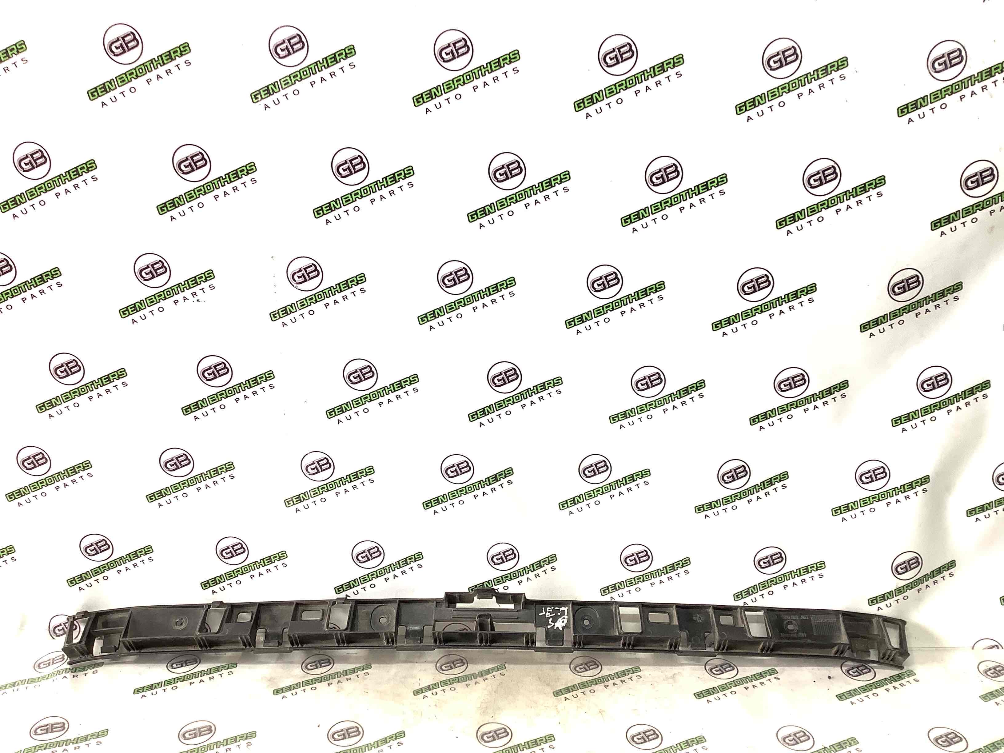 Кріплення заднього бампера центральне