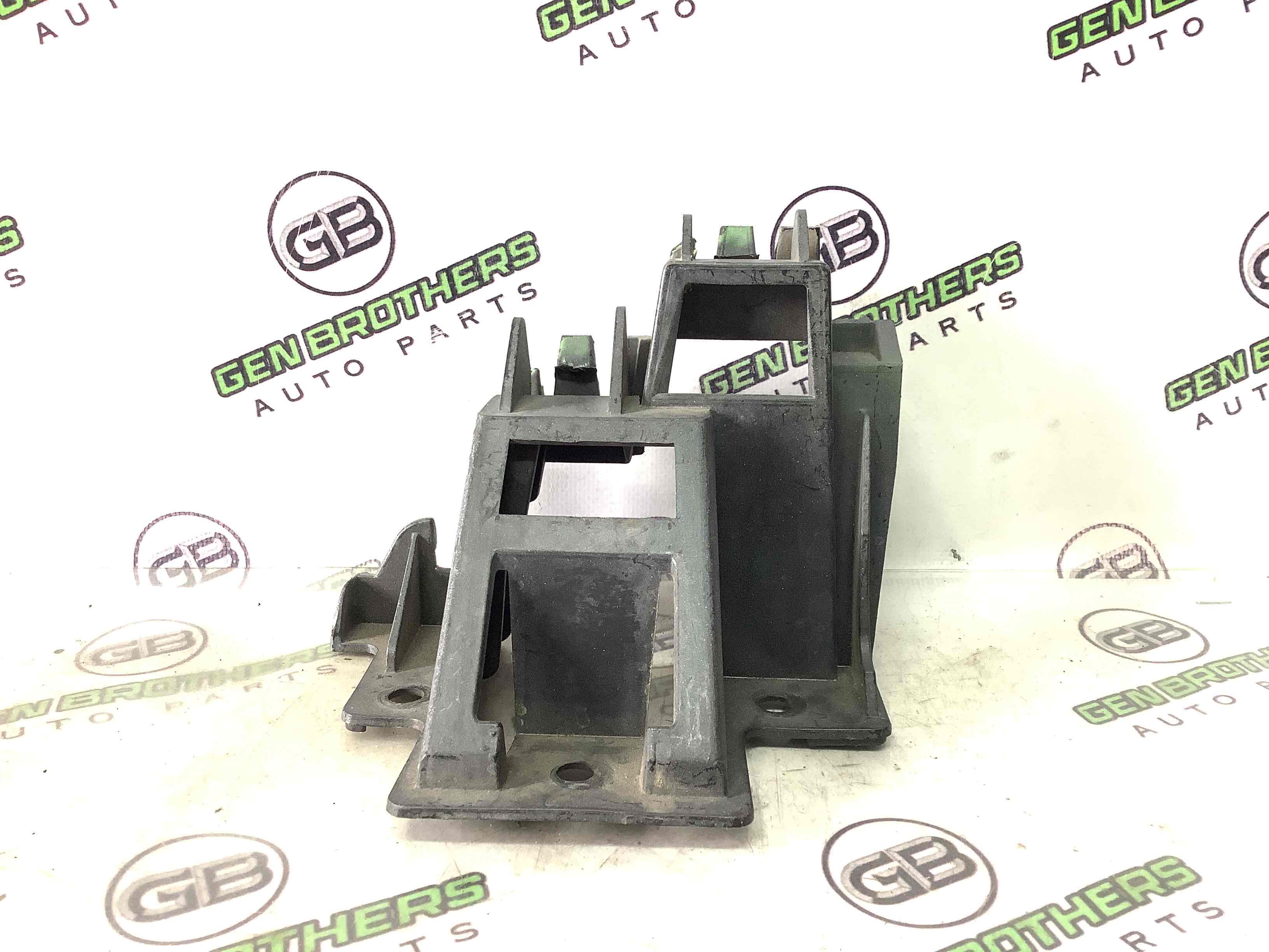 Кріплення заднього бампера ліве