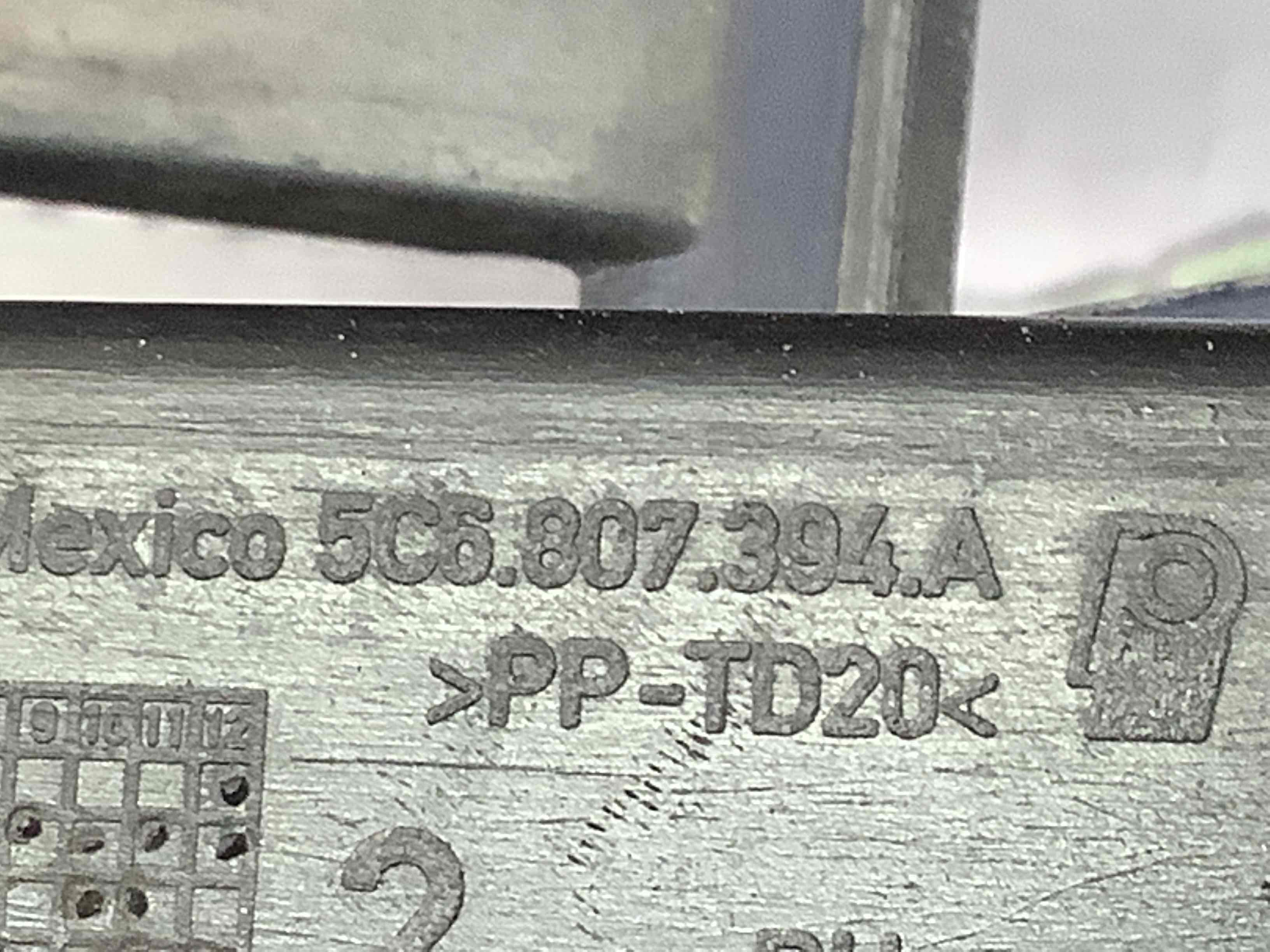 Кріплення заднього бампера праве