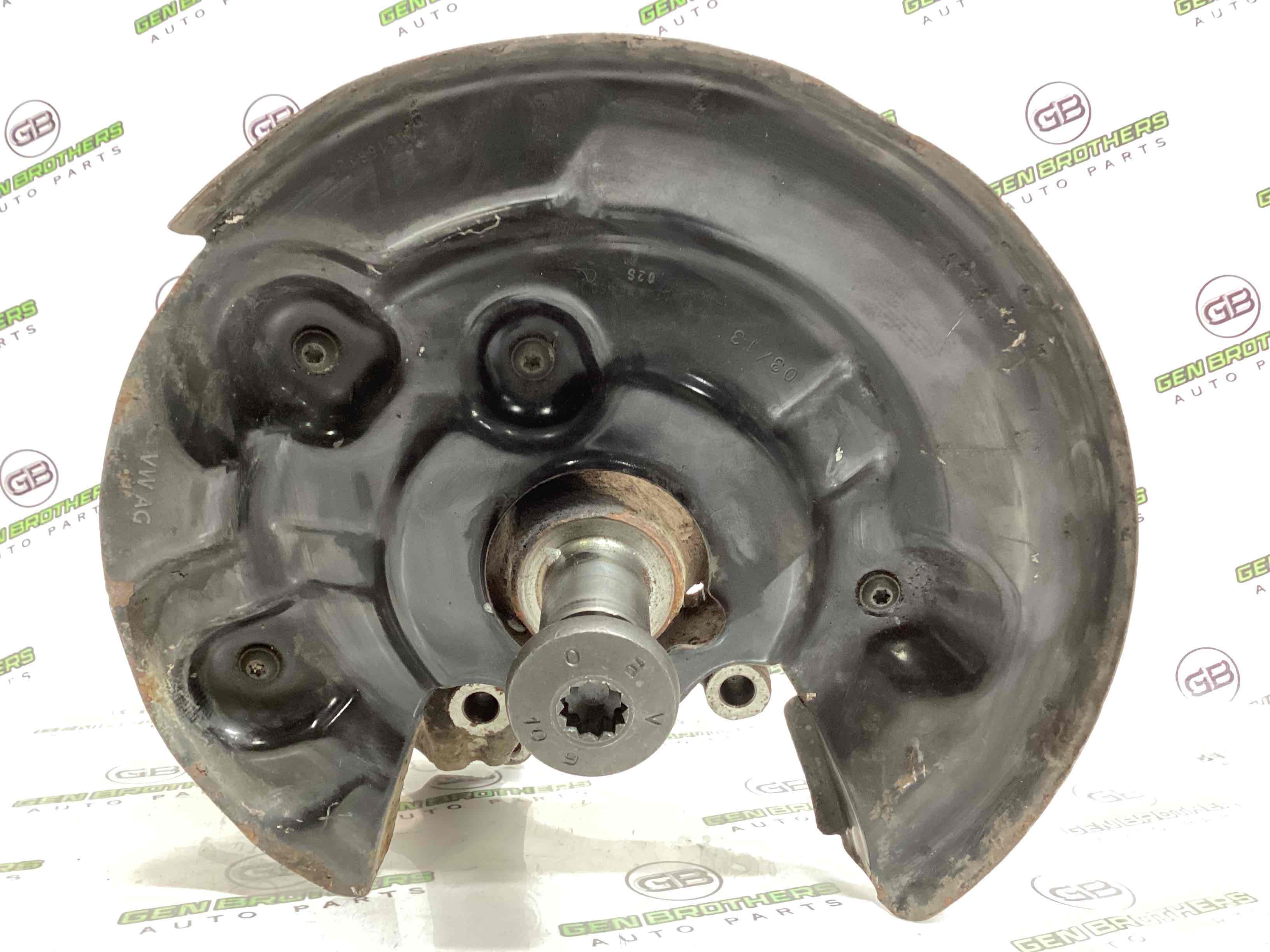 Кулак задній правий