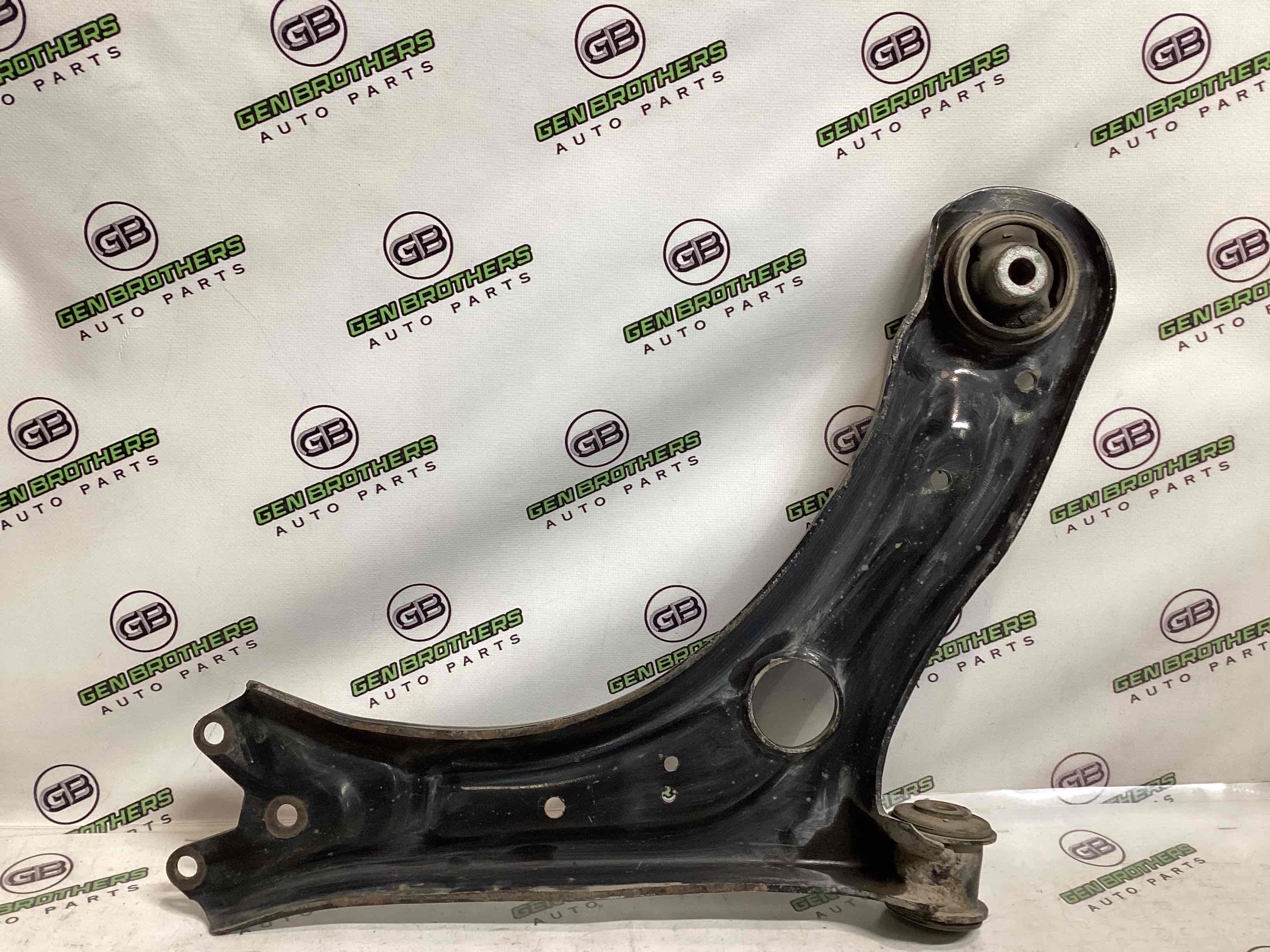 Важіль передній лівий