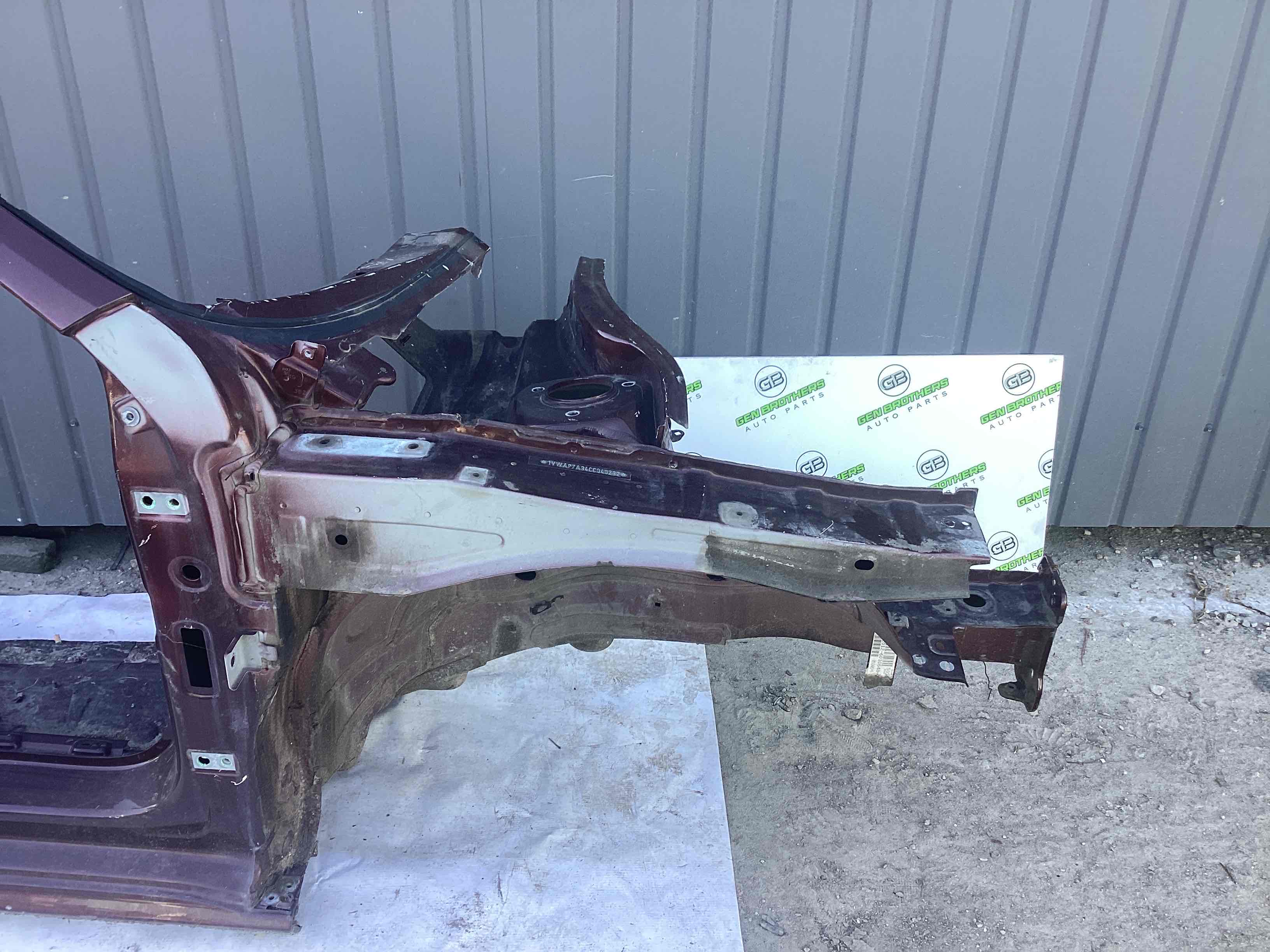 Чверть передня права