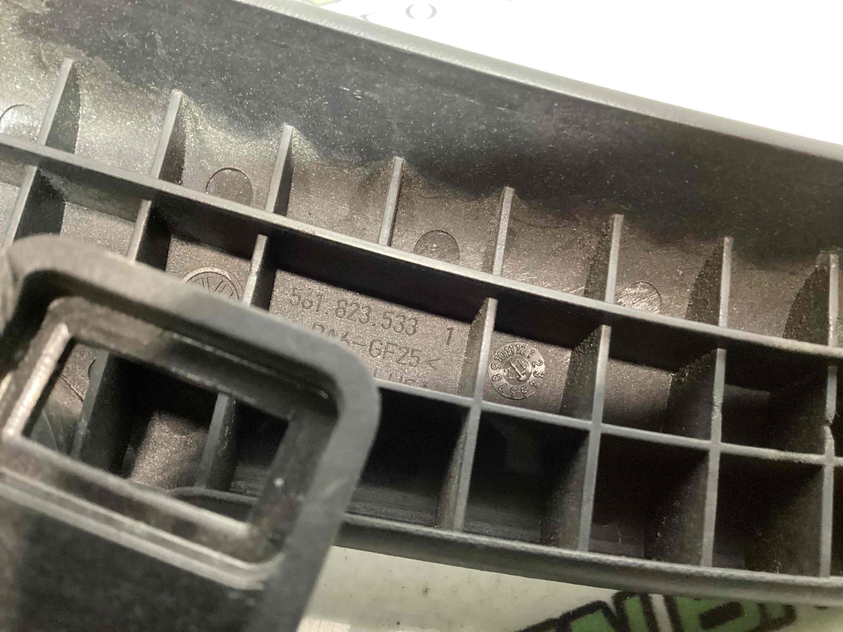 Ручка відкривання капота