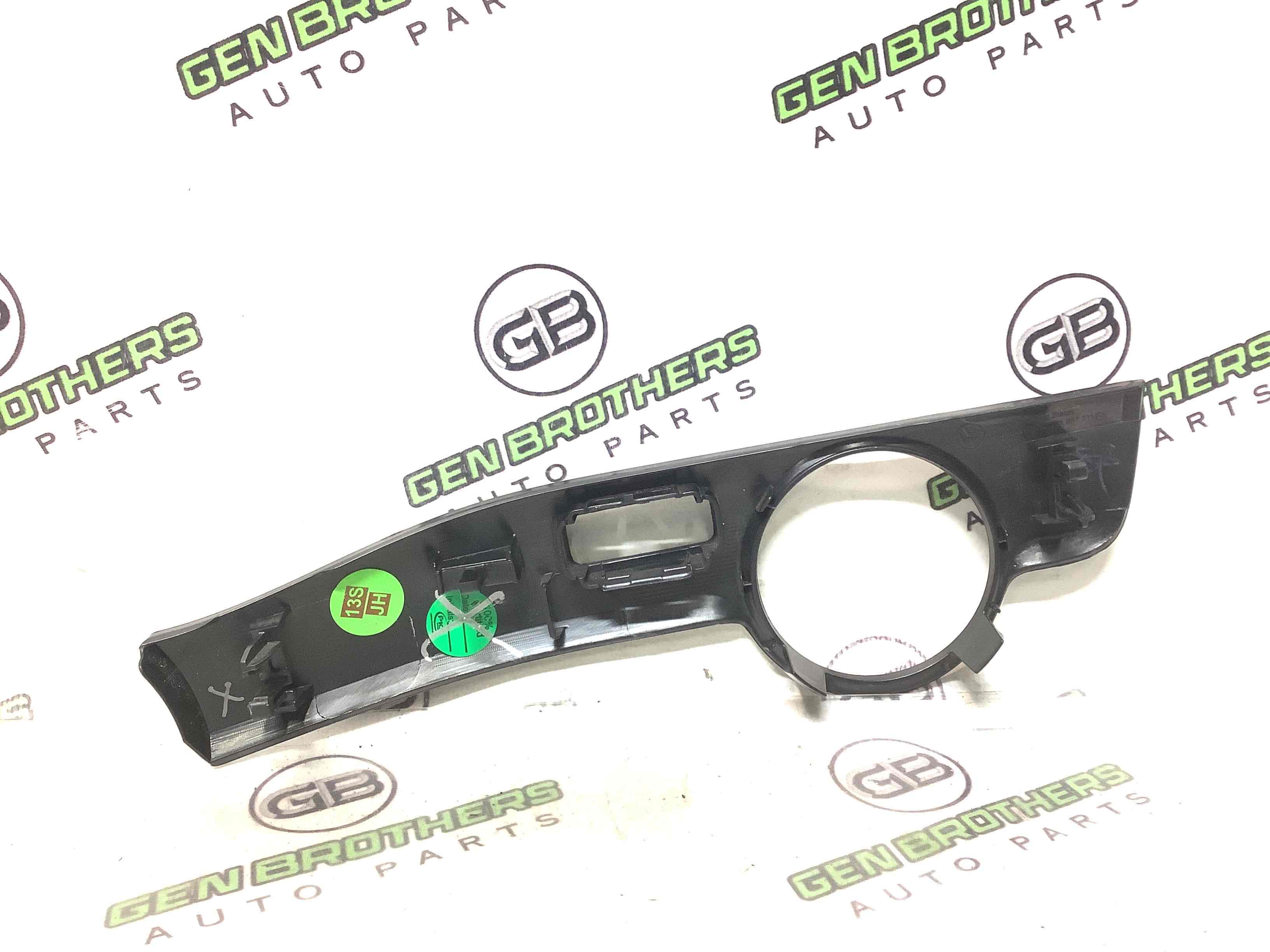 Обшивка панелі приладів торпедо