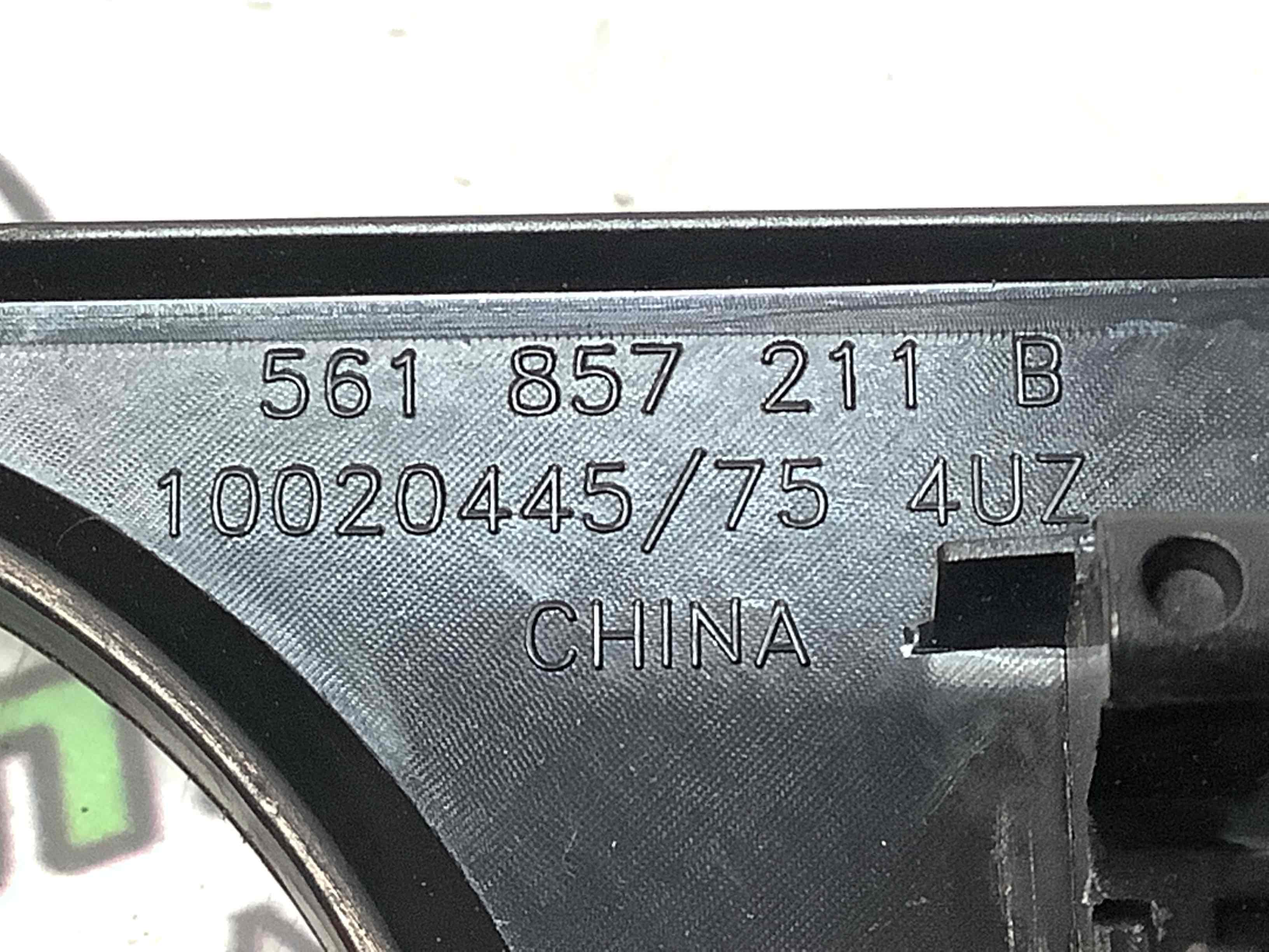 Обшивка панелі приладів торпедо