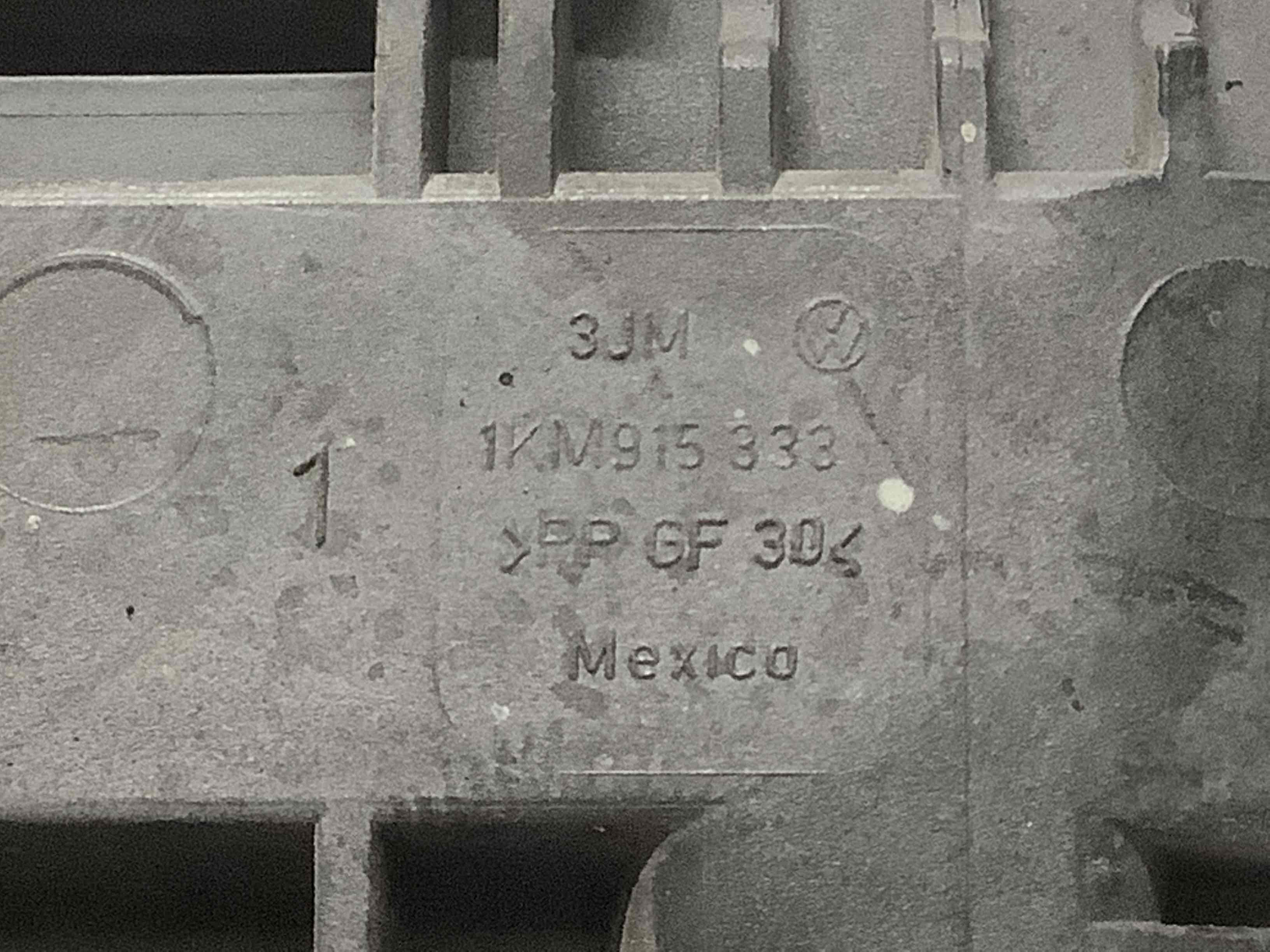 Полиця акумулятора, кришка, кріплення майданчик АКБ