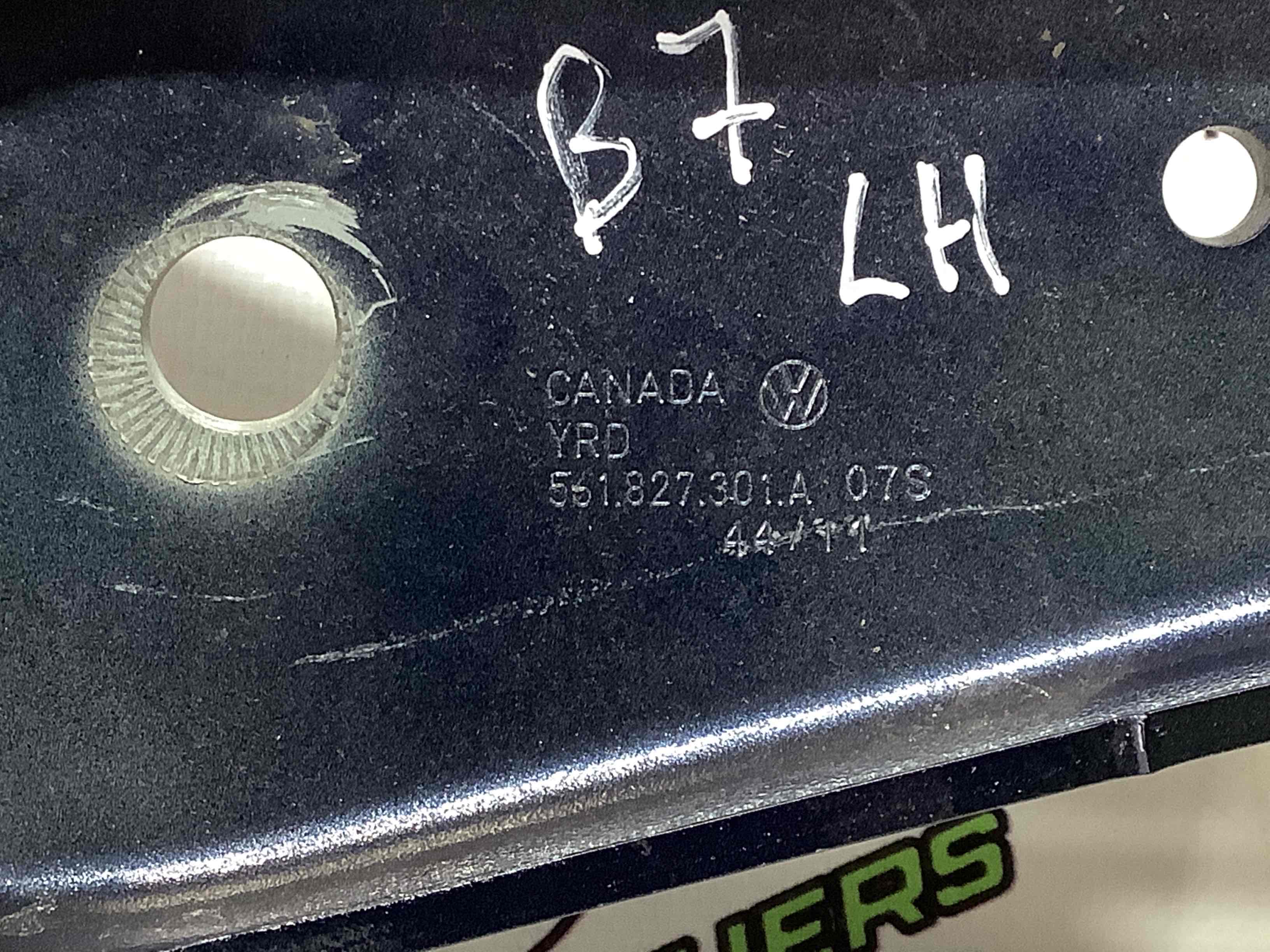 Петля кришки багажника, двері багажника