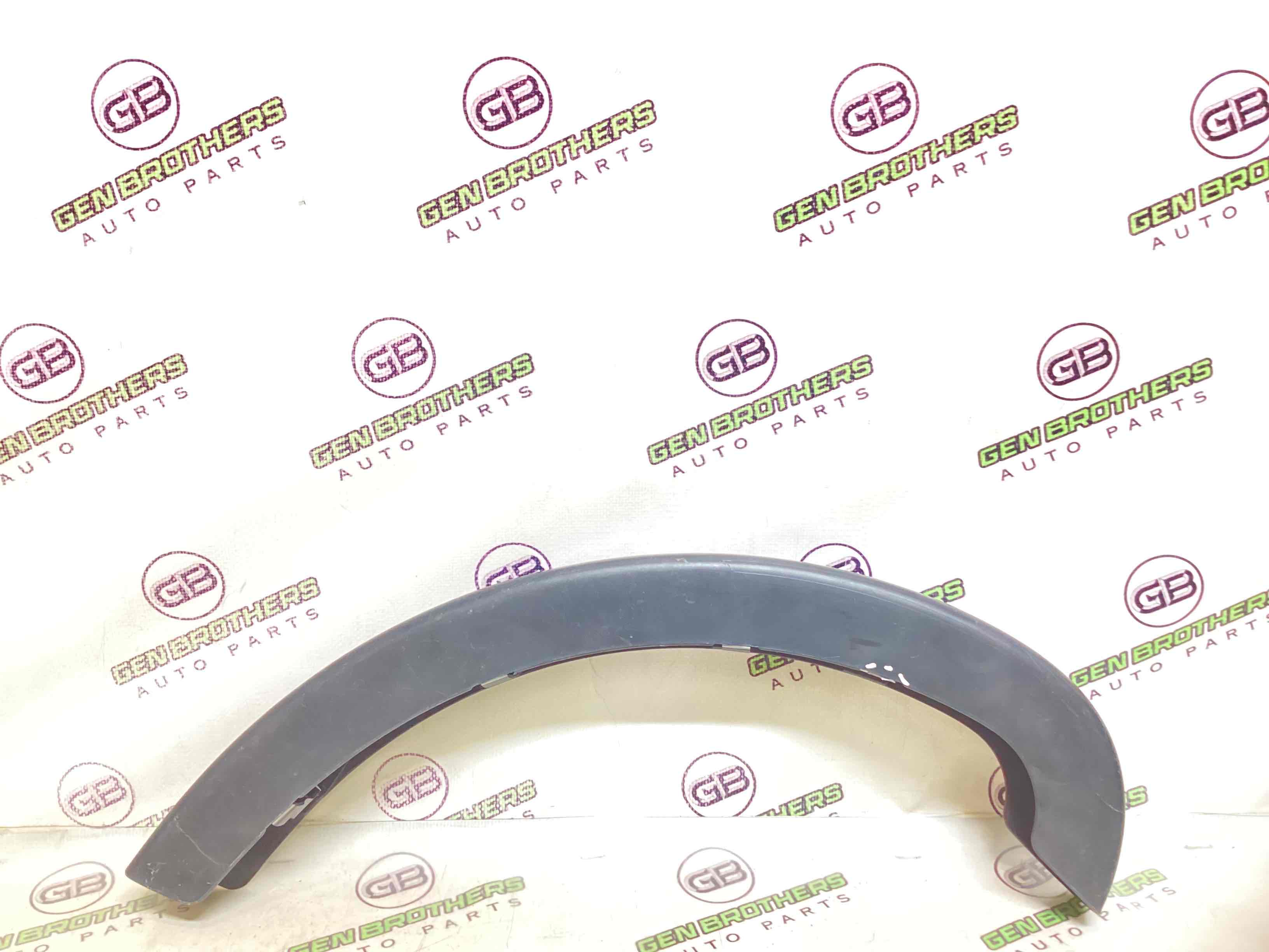 Накладка петлі кришки багажника