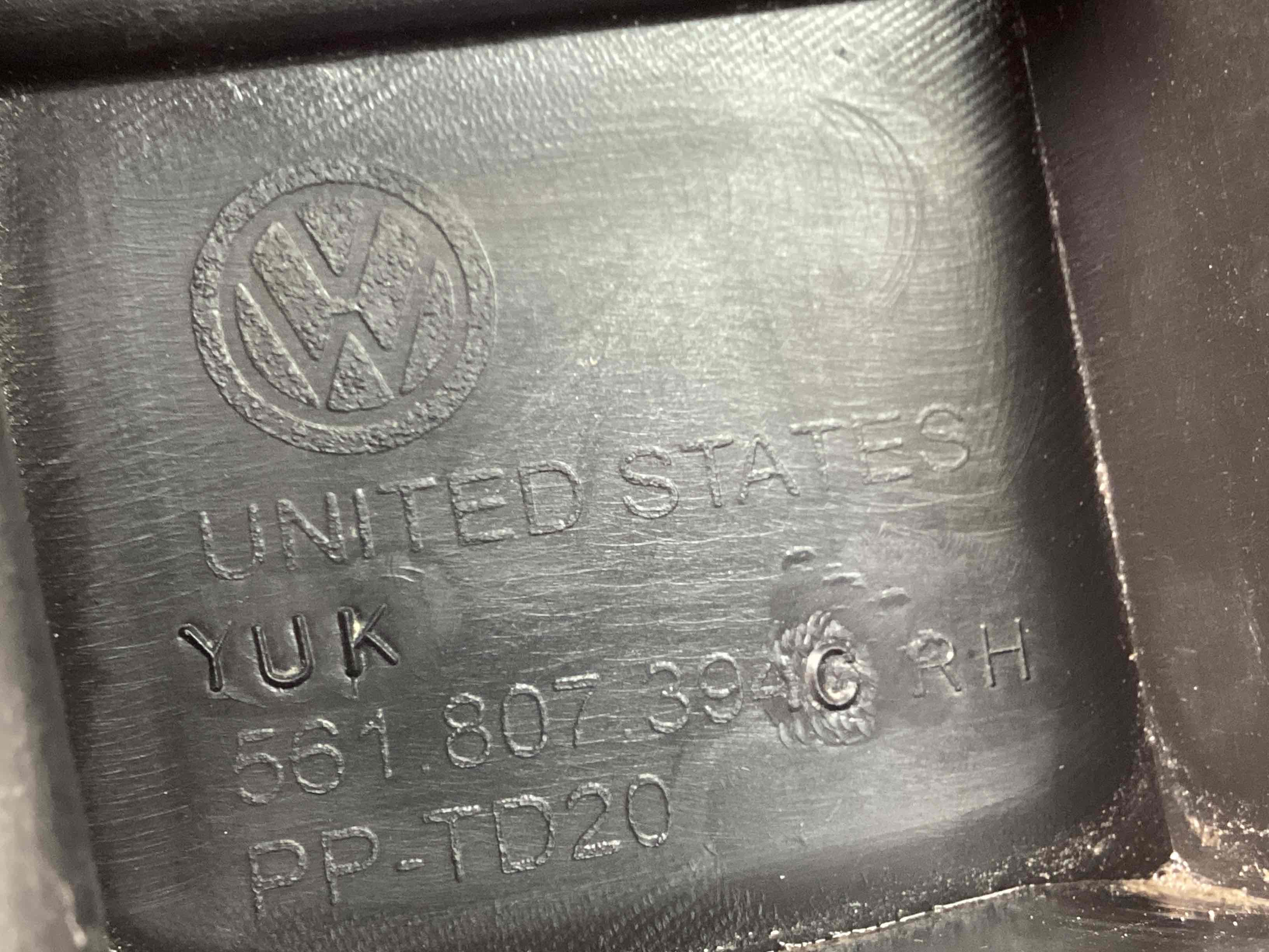 Кріплення заднього бампера праве