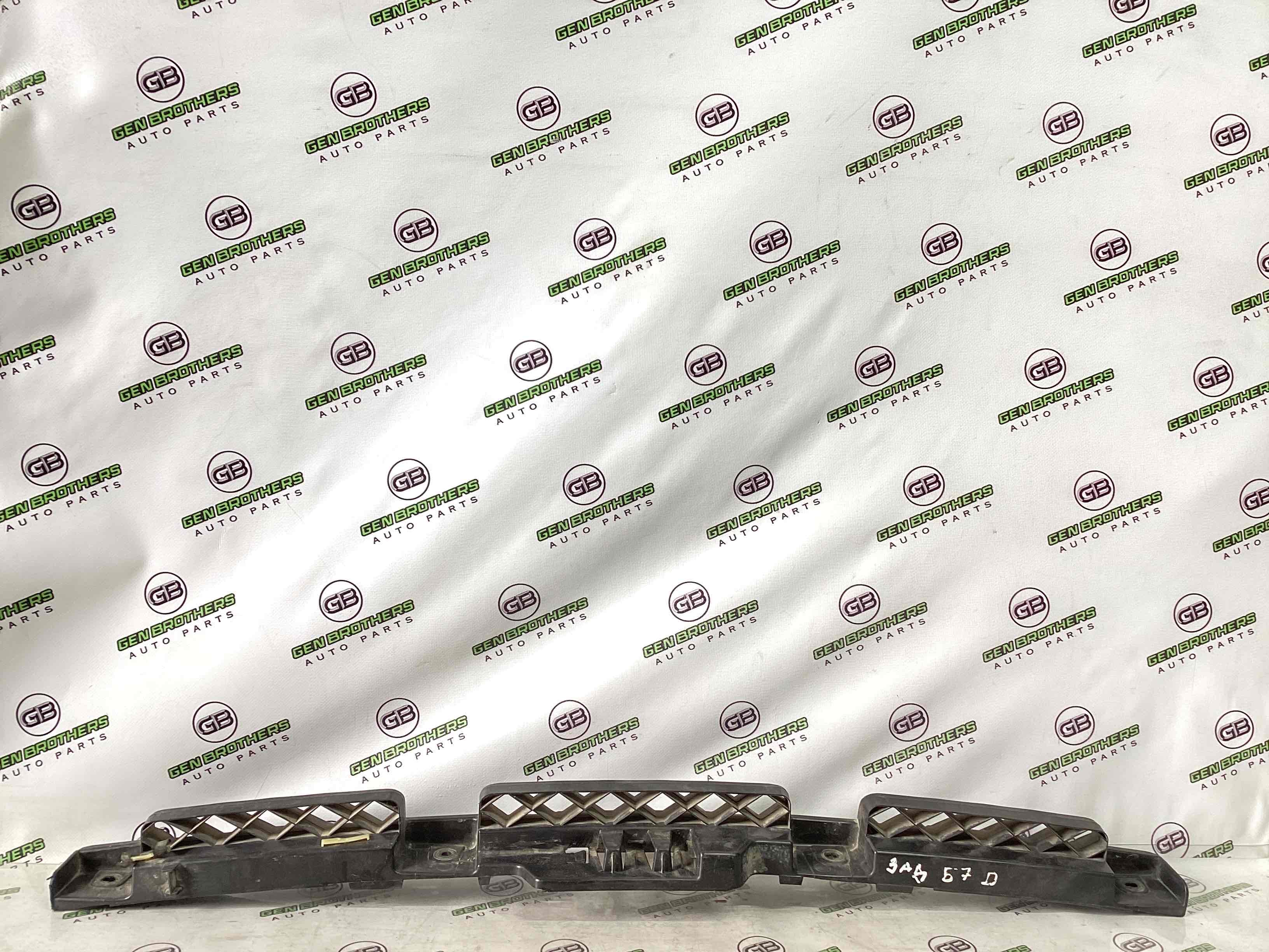 Кріплення заднього бампера центральне