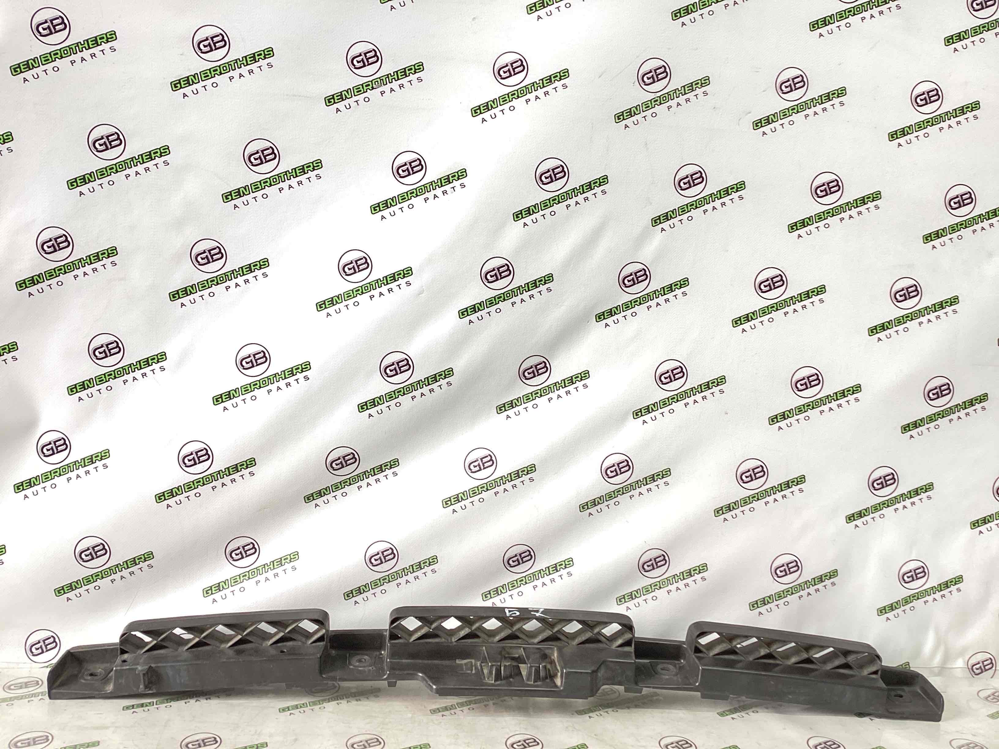 Кріплення заднього бампера центральне