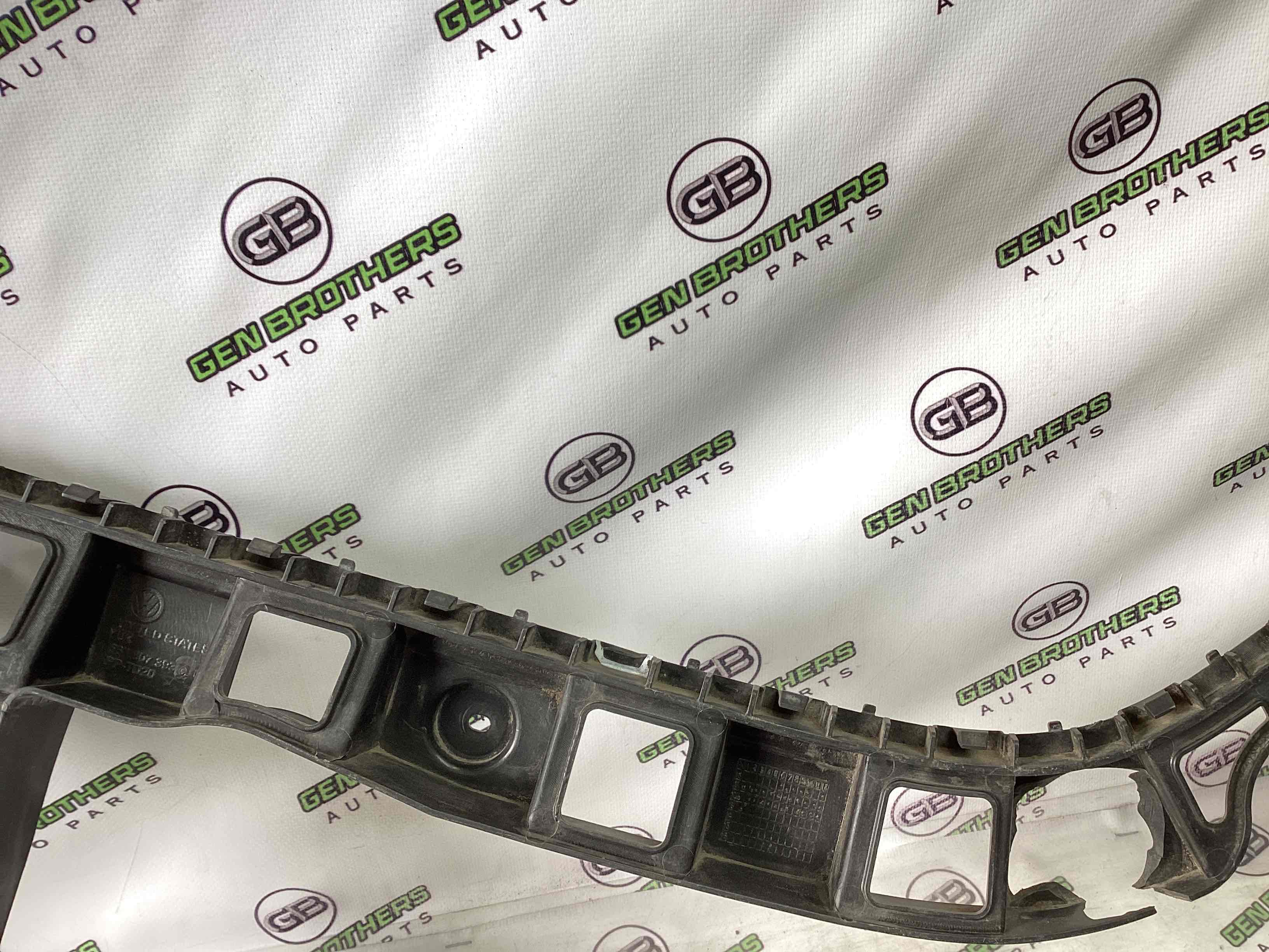 Кріплення заднього бампера ліве