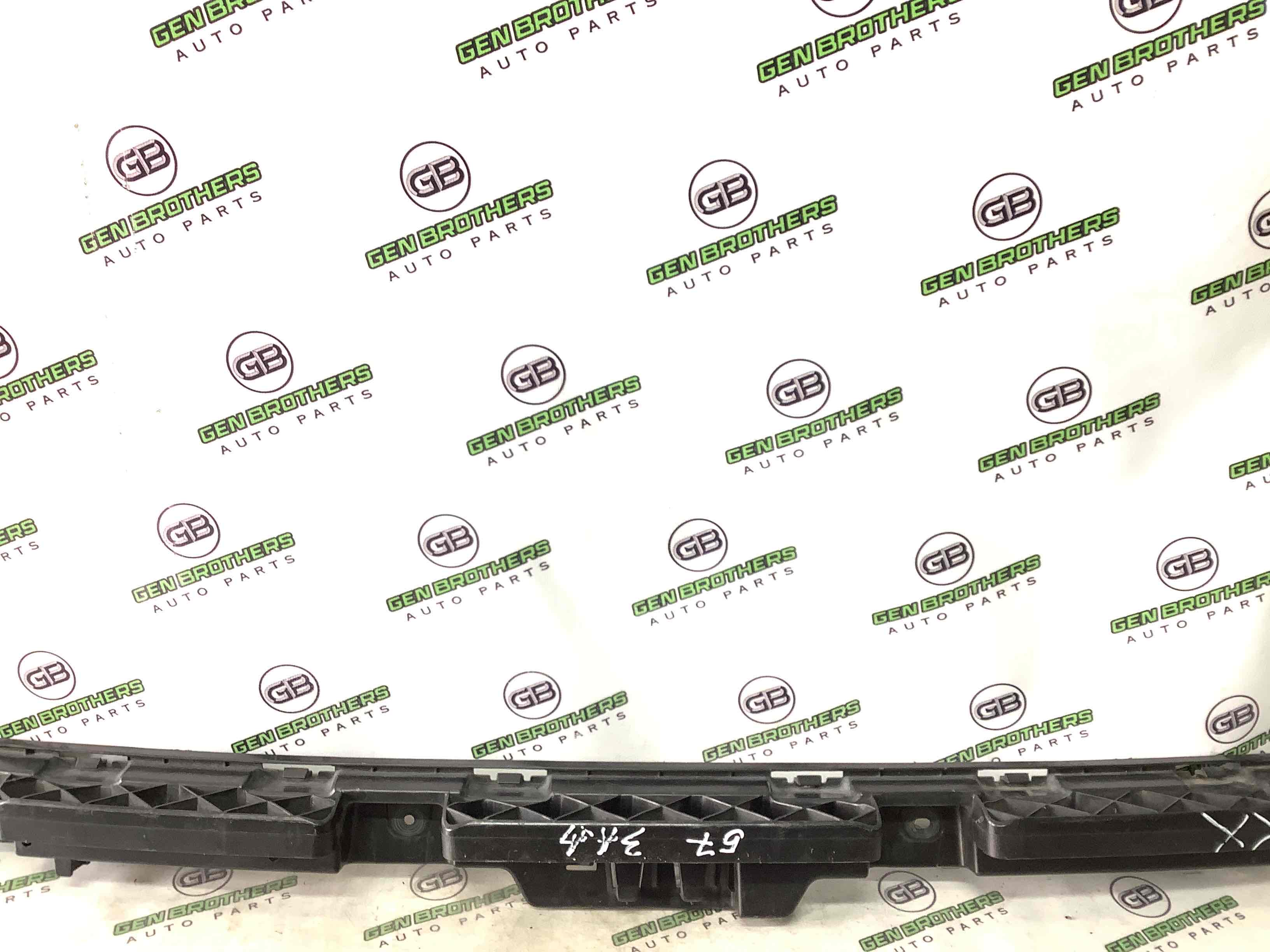 Кріплення заднього бампера центральне