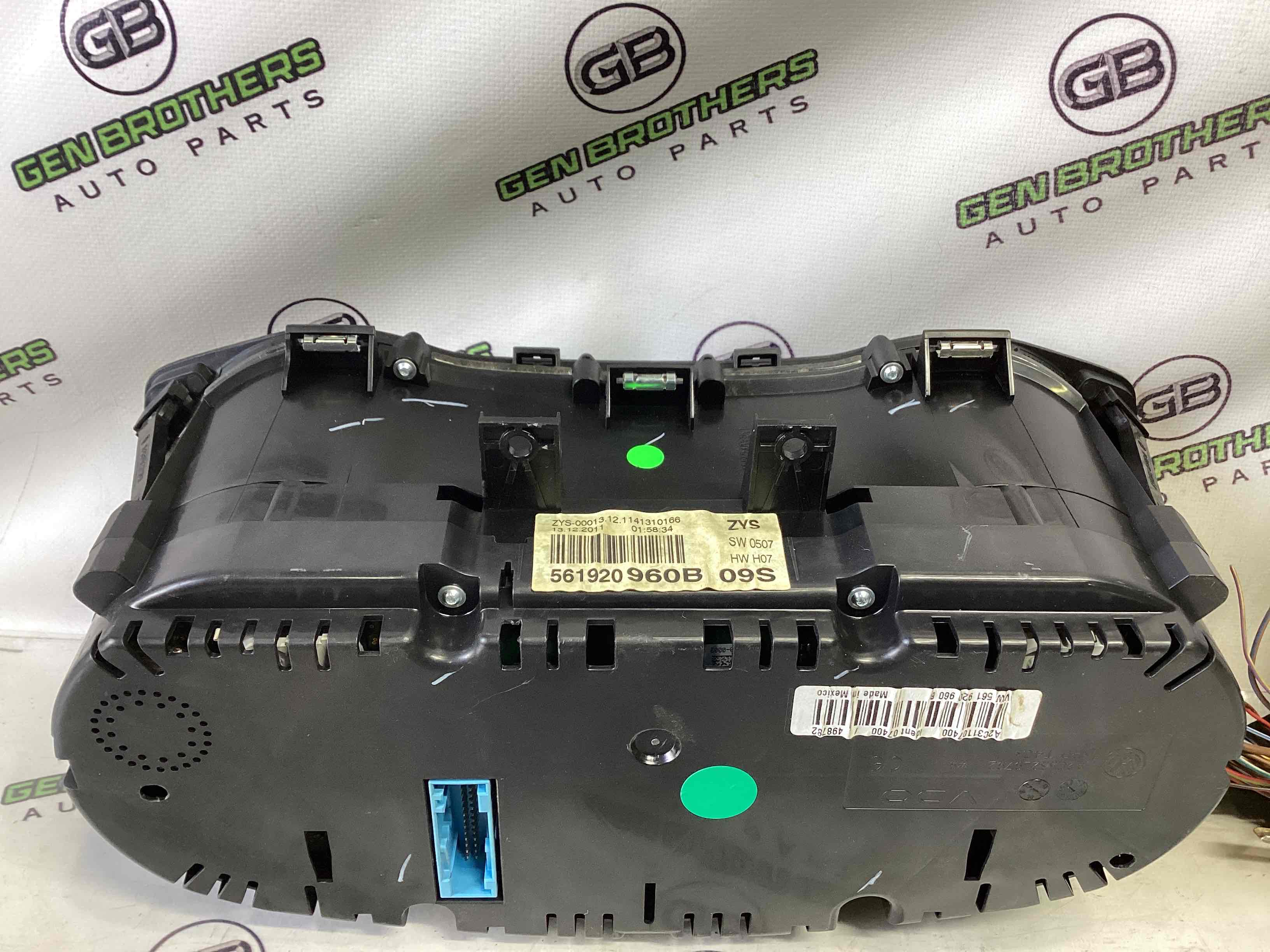 Щиток приладів панель приладів