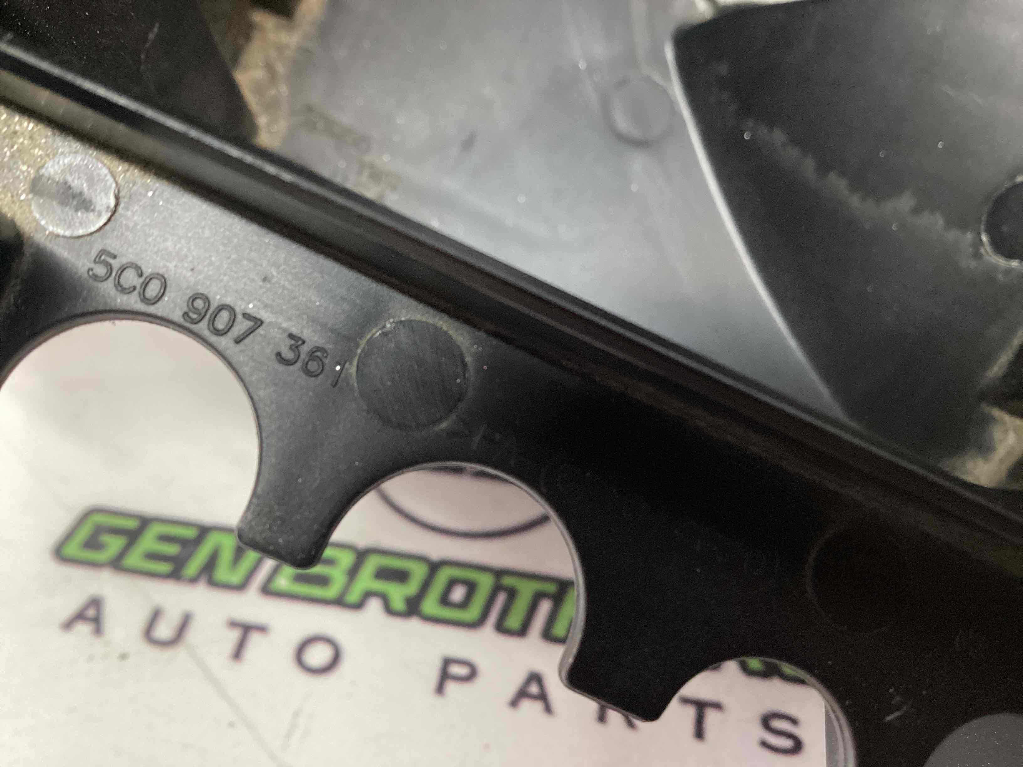 Кришка корпус блоку запобіжників