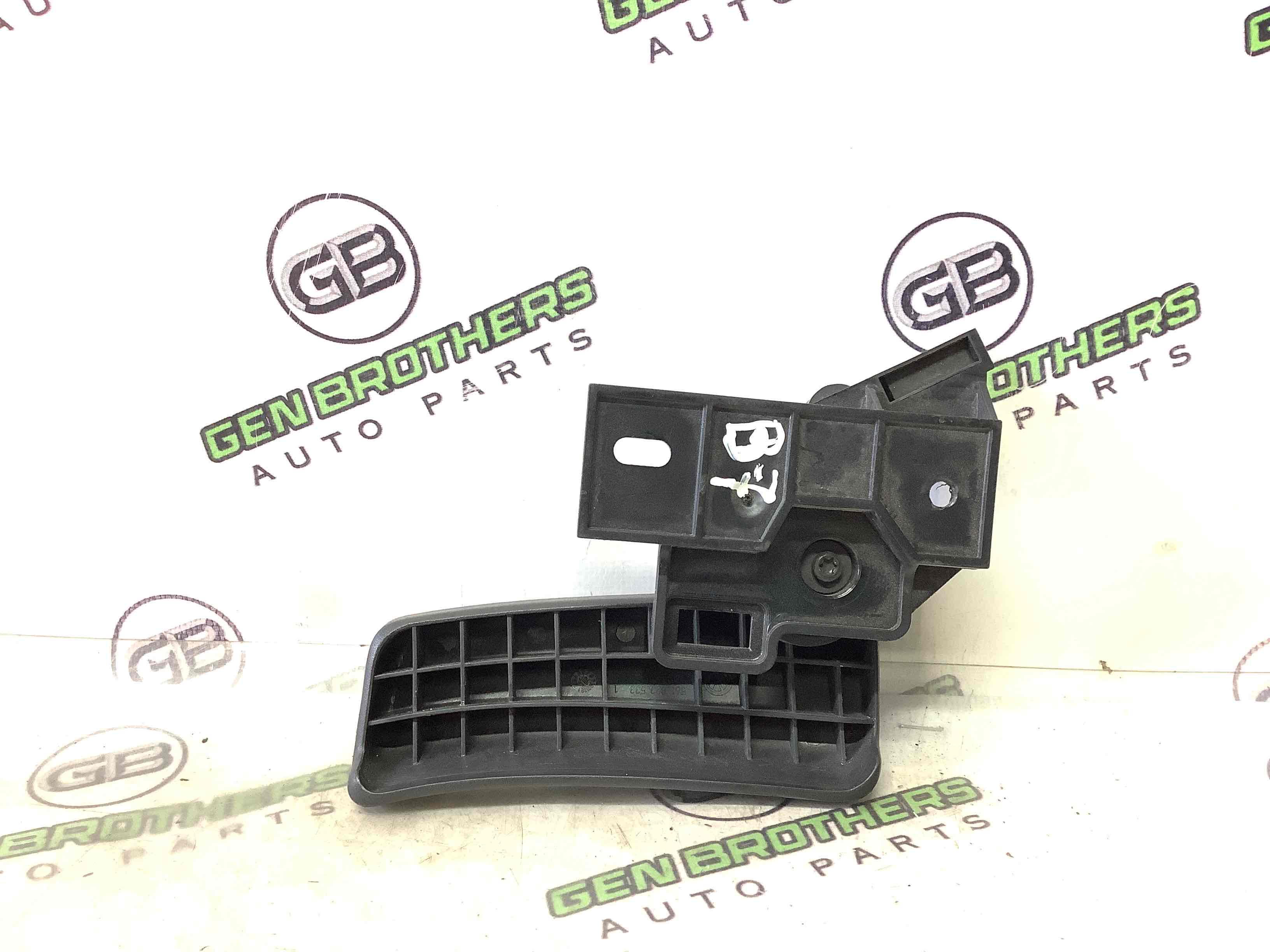 Ручка відкривання капота