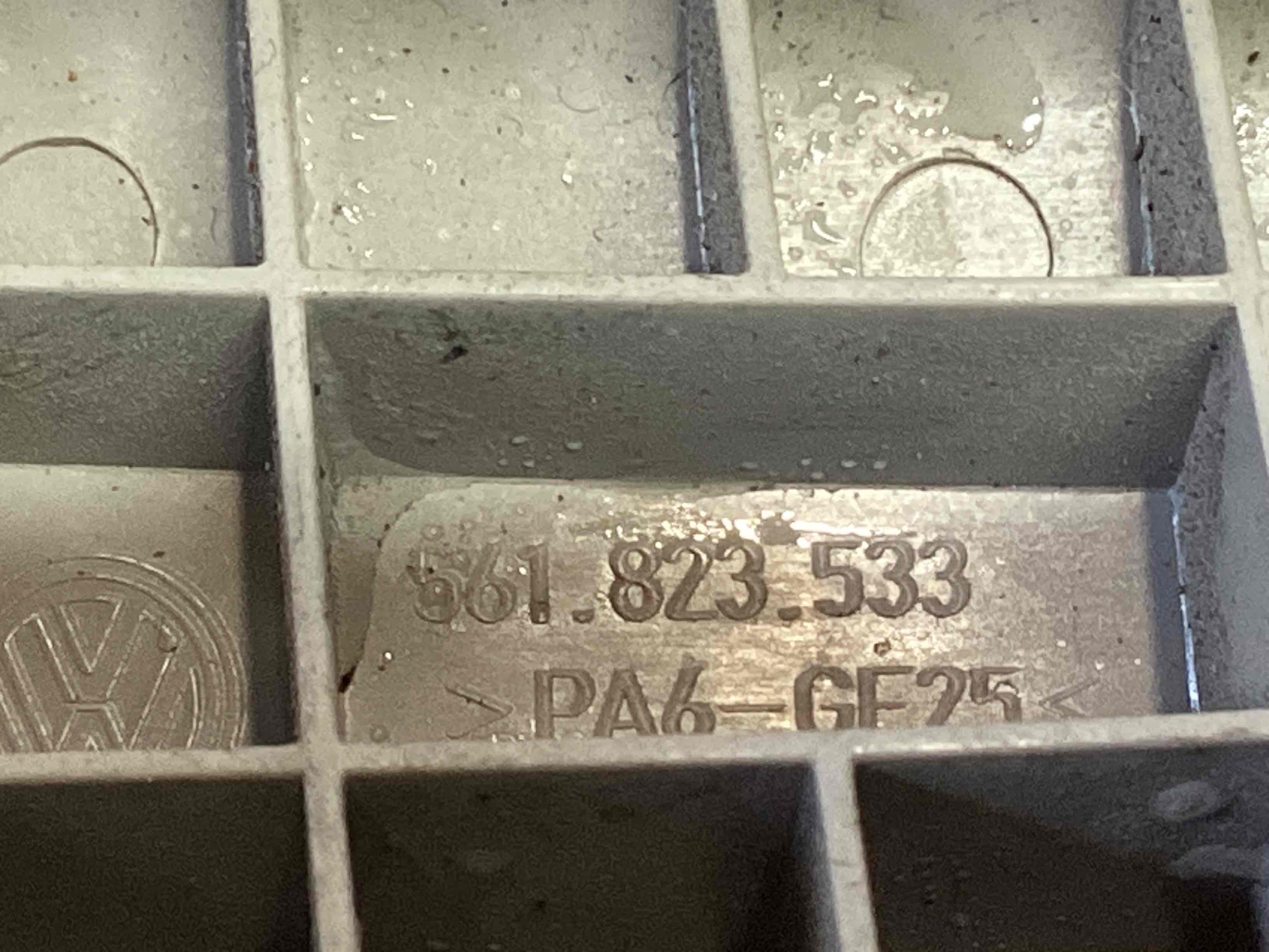 Ручка відкривання капота