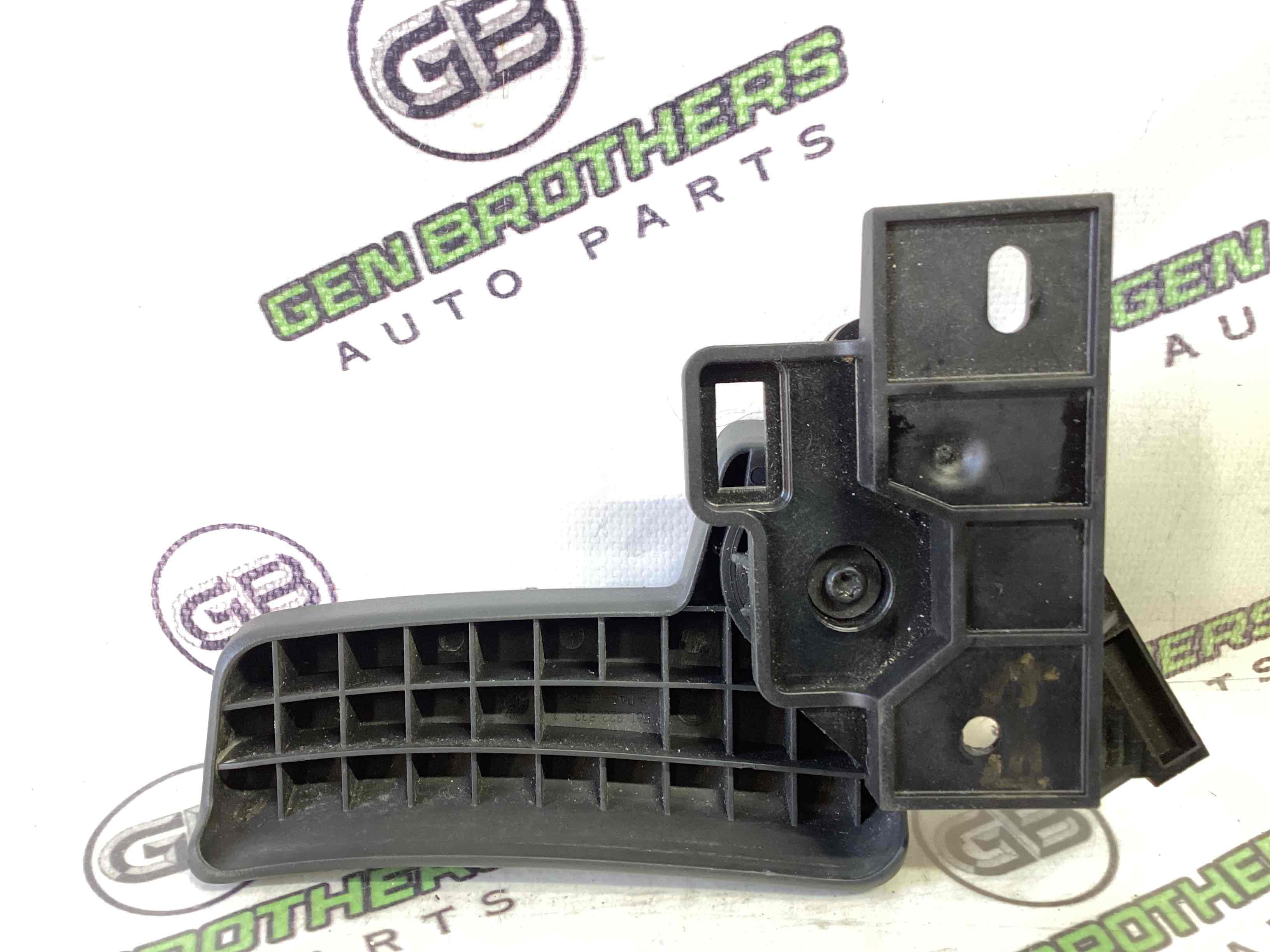 Ручка відкривання капота