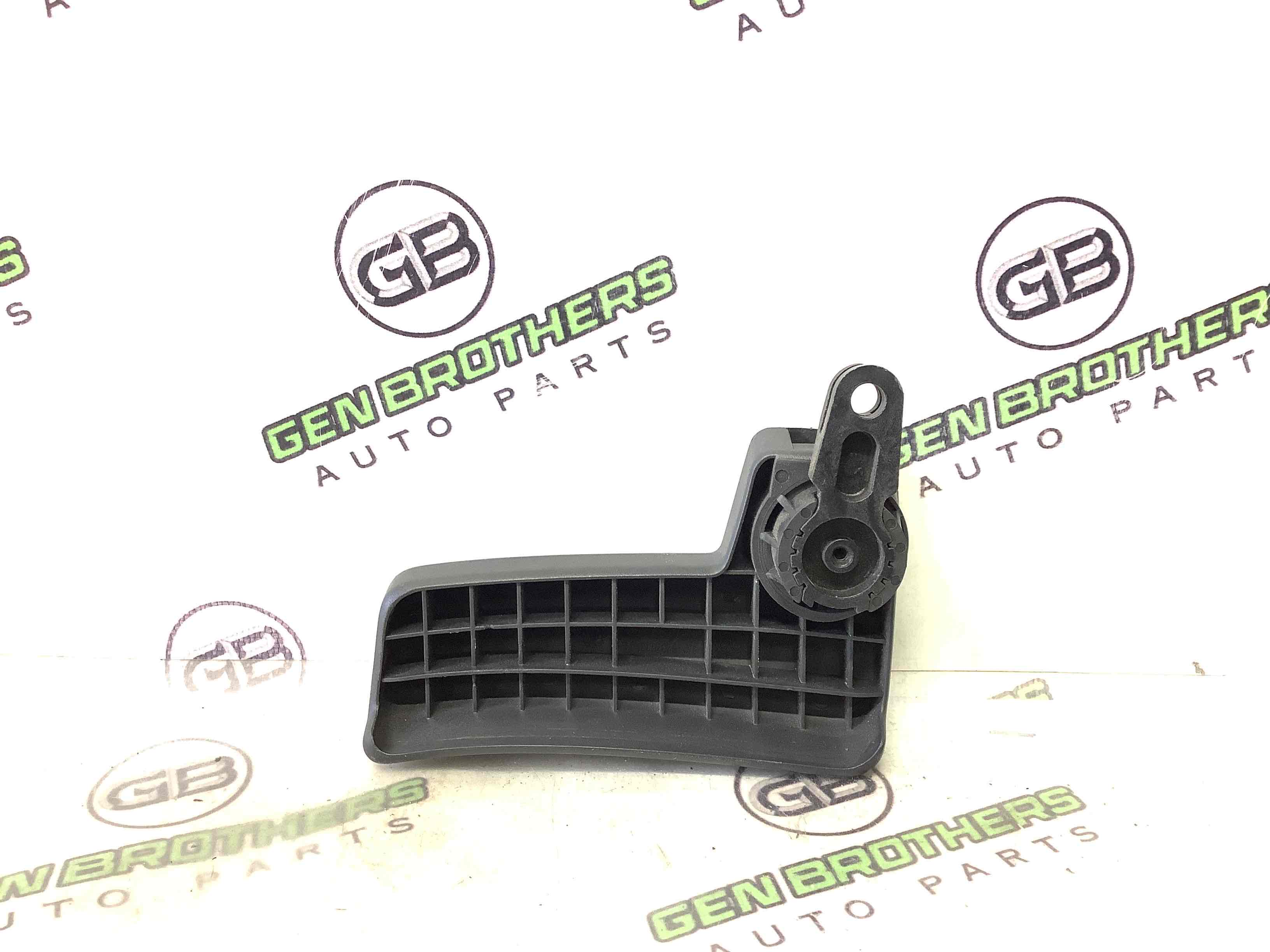 Ручка відкривання капота