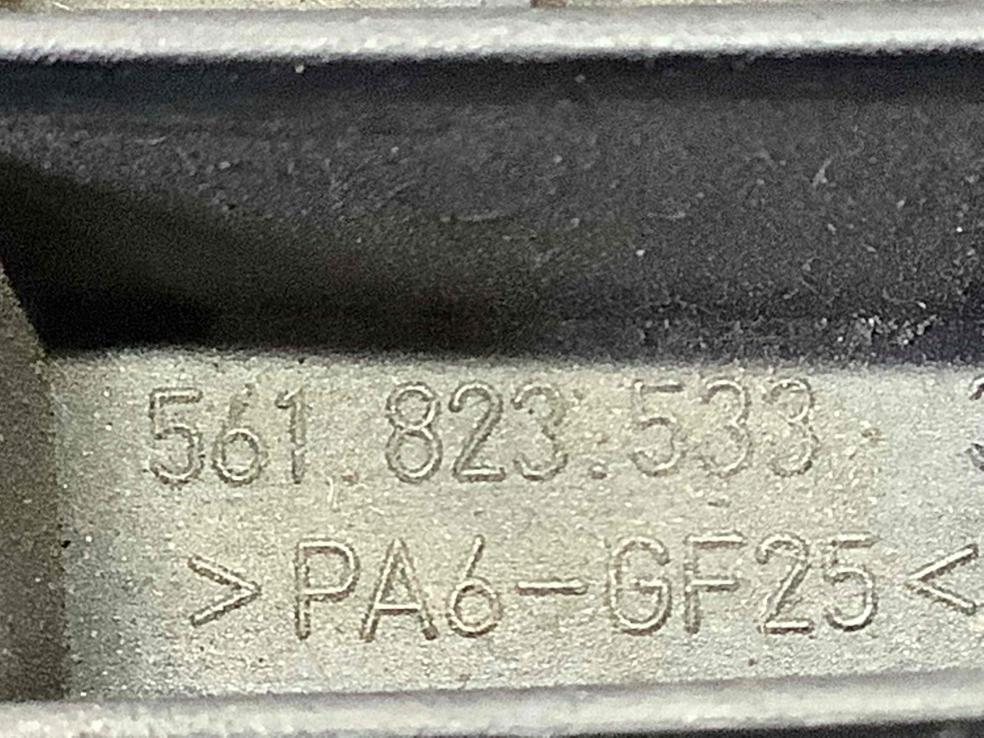 Ручка відкривання капота