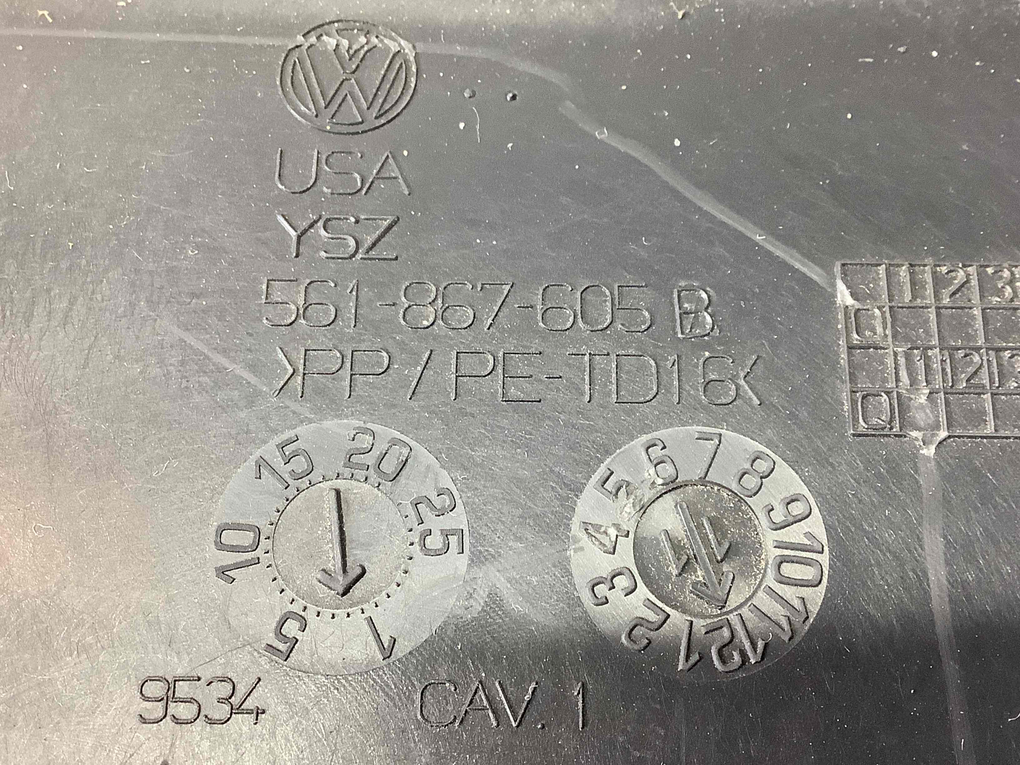 Обшивка кришки багажника