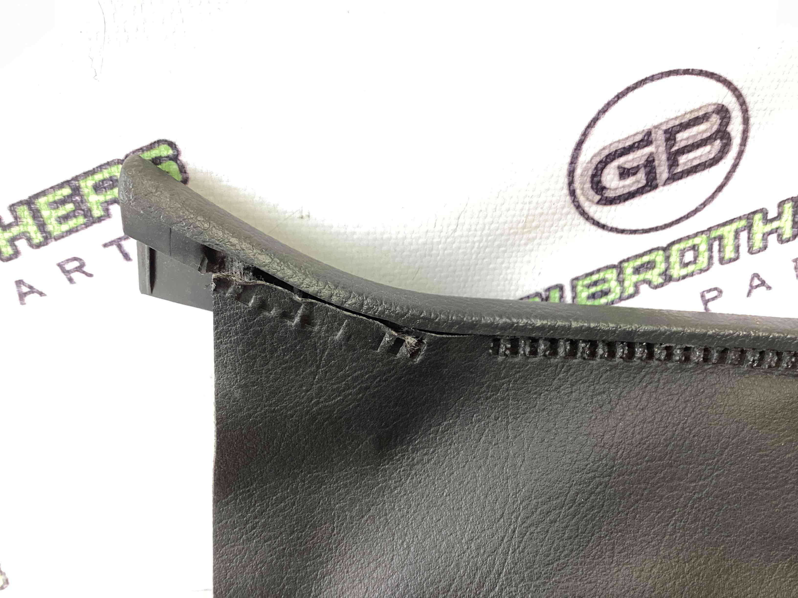 Оздоблення керма та кермової колонки