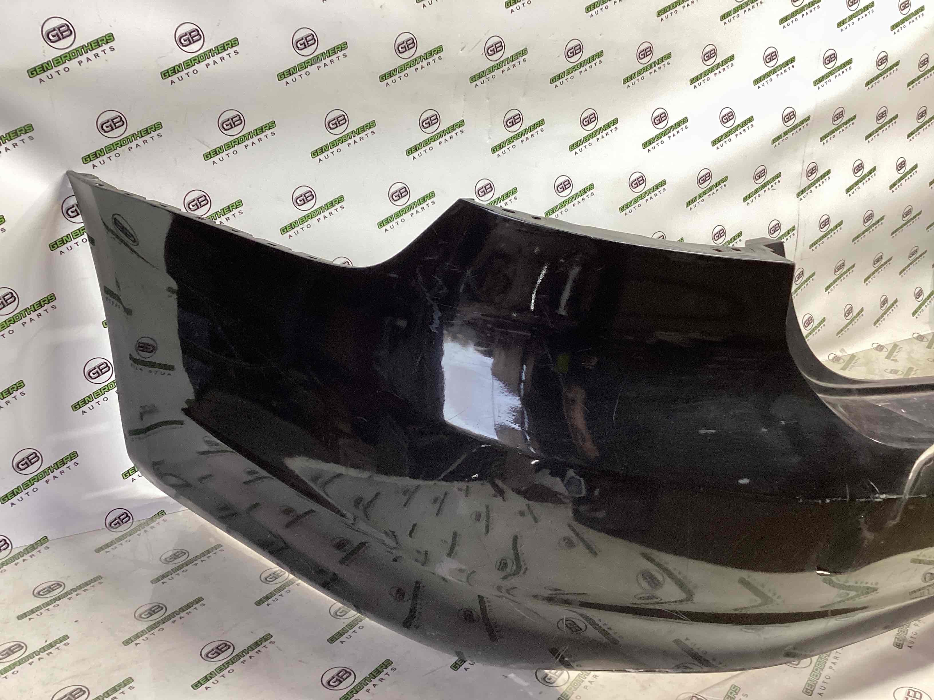 Бампер задній