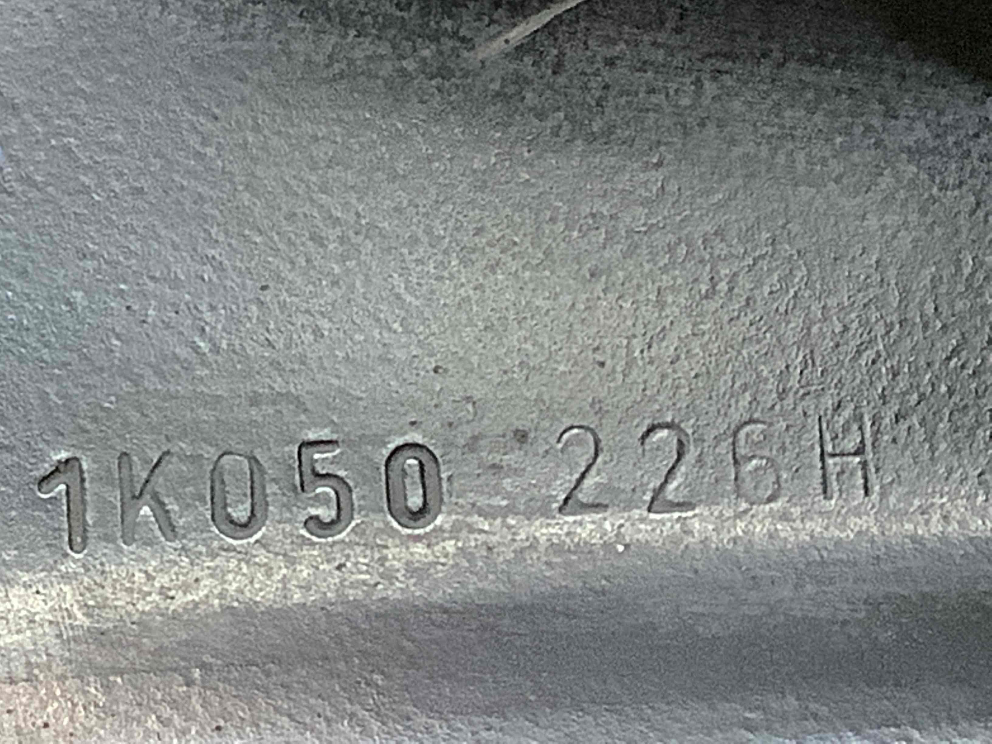 Важіль задній правий