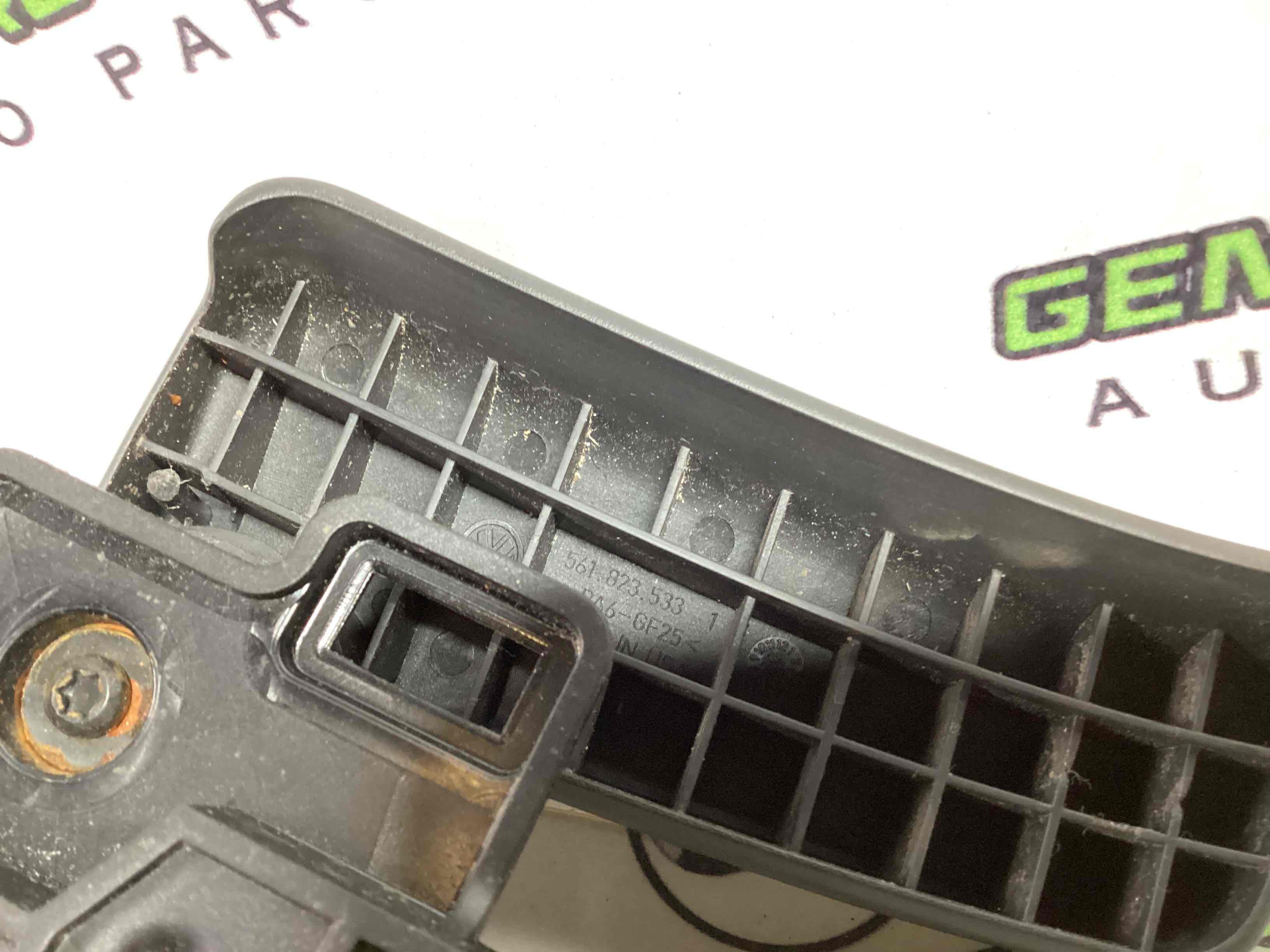 Ручка відкривання капота