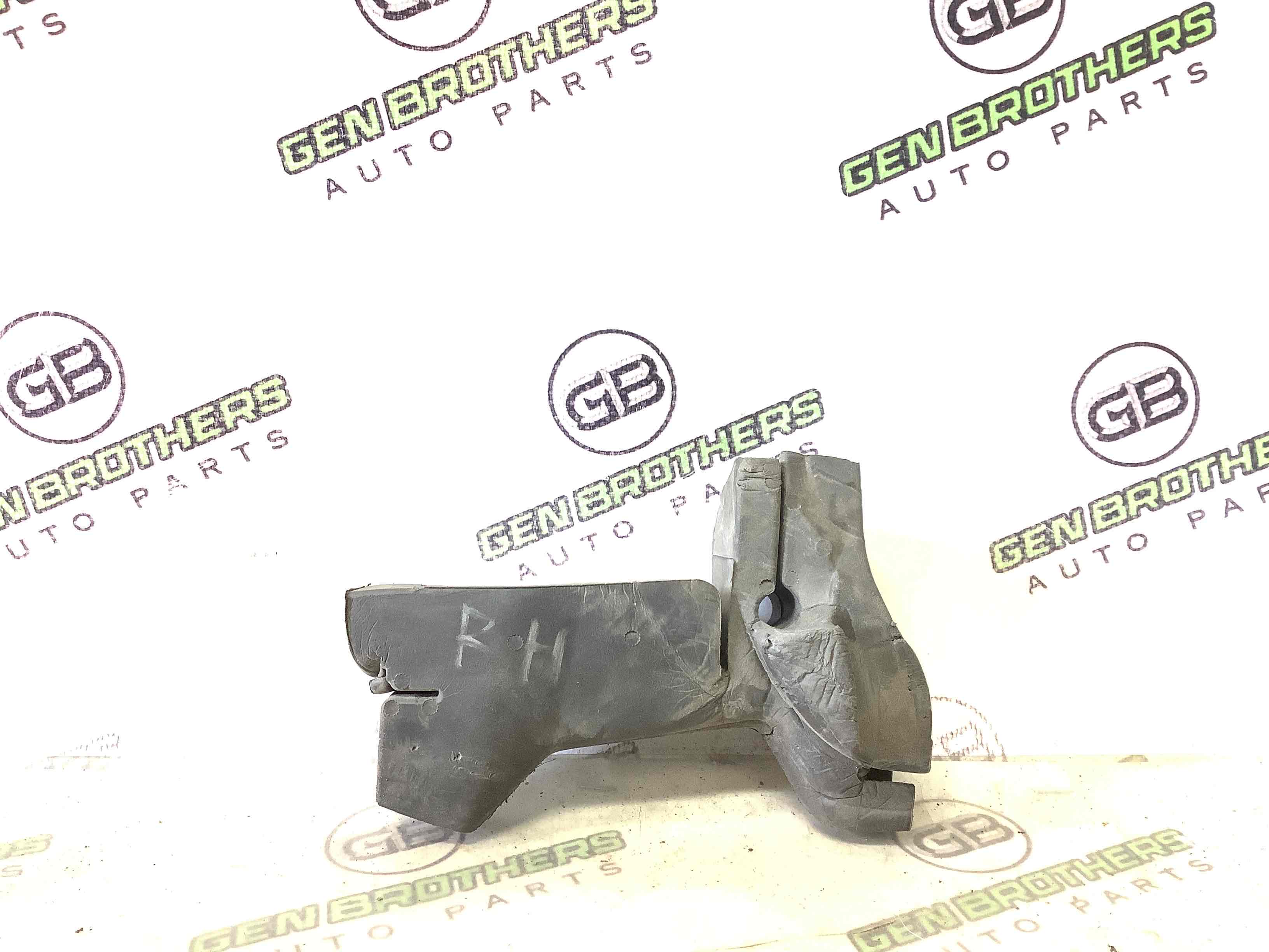 Ущільнювач капота, ізолятор, шуба