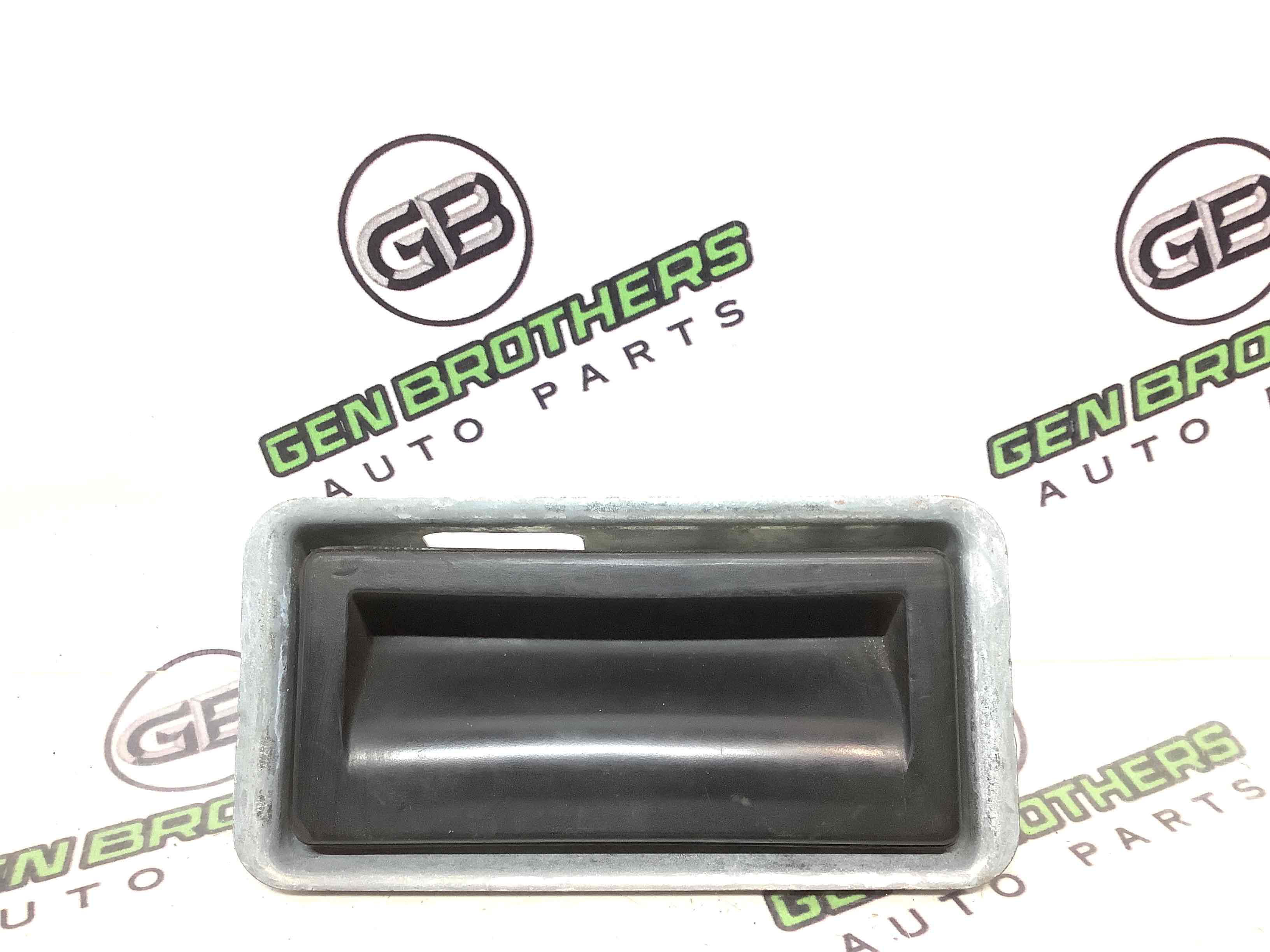 Кнопка відкриття багажника