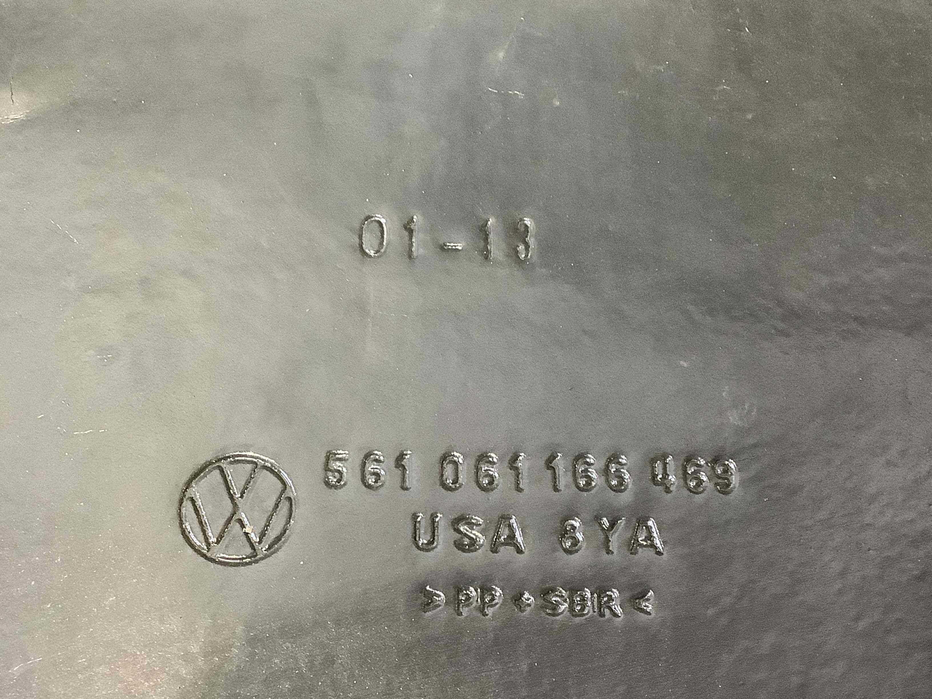 Підлогове покриття багажника, полиця багажника