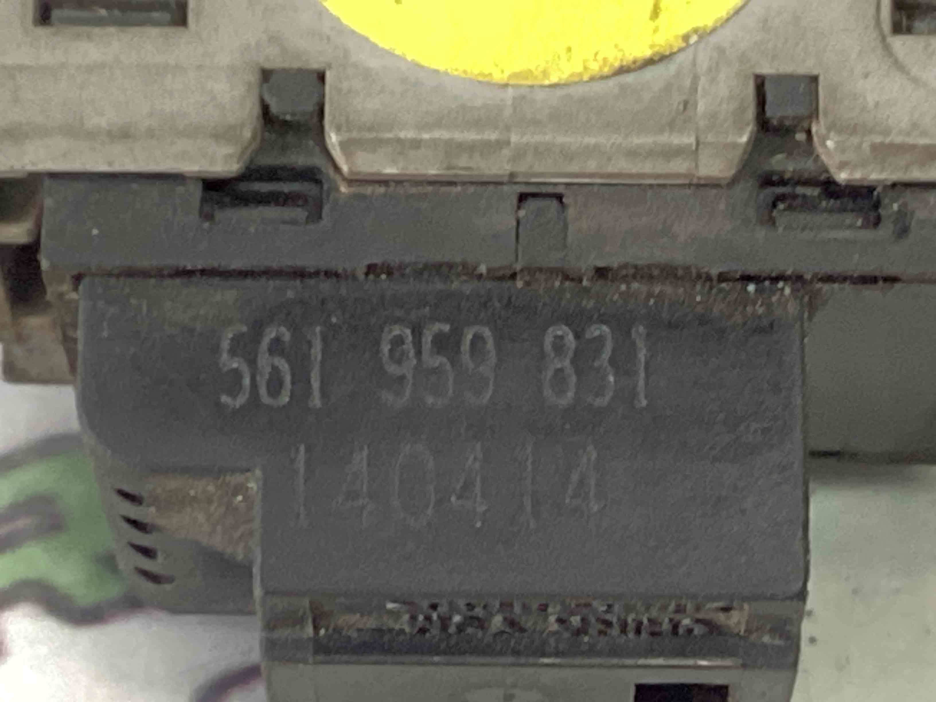 Кнопка відкриття багажника